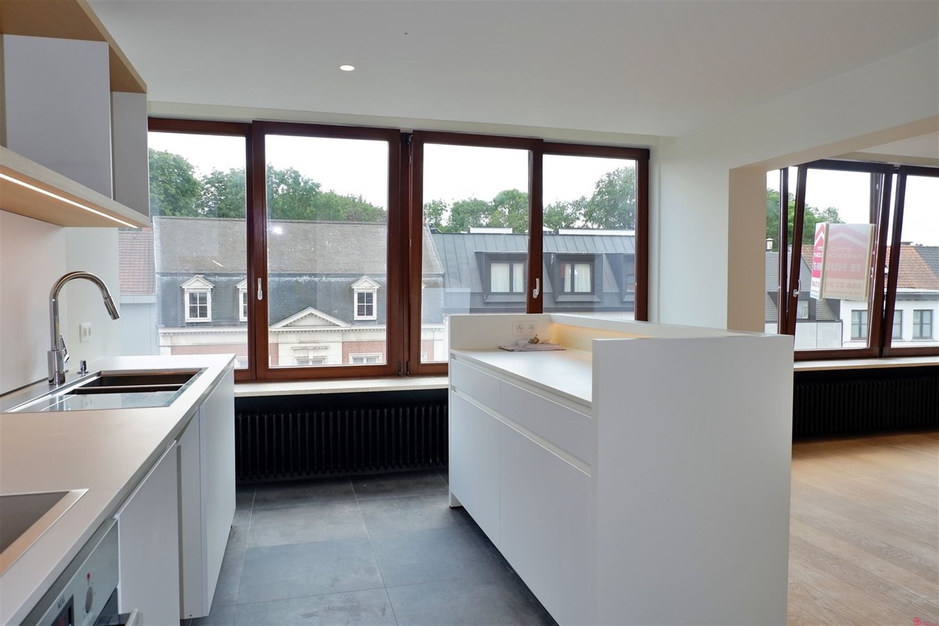 Groot, recent vernieuwd appartement foto 6