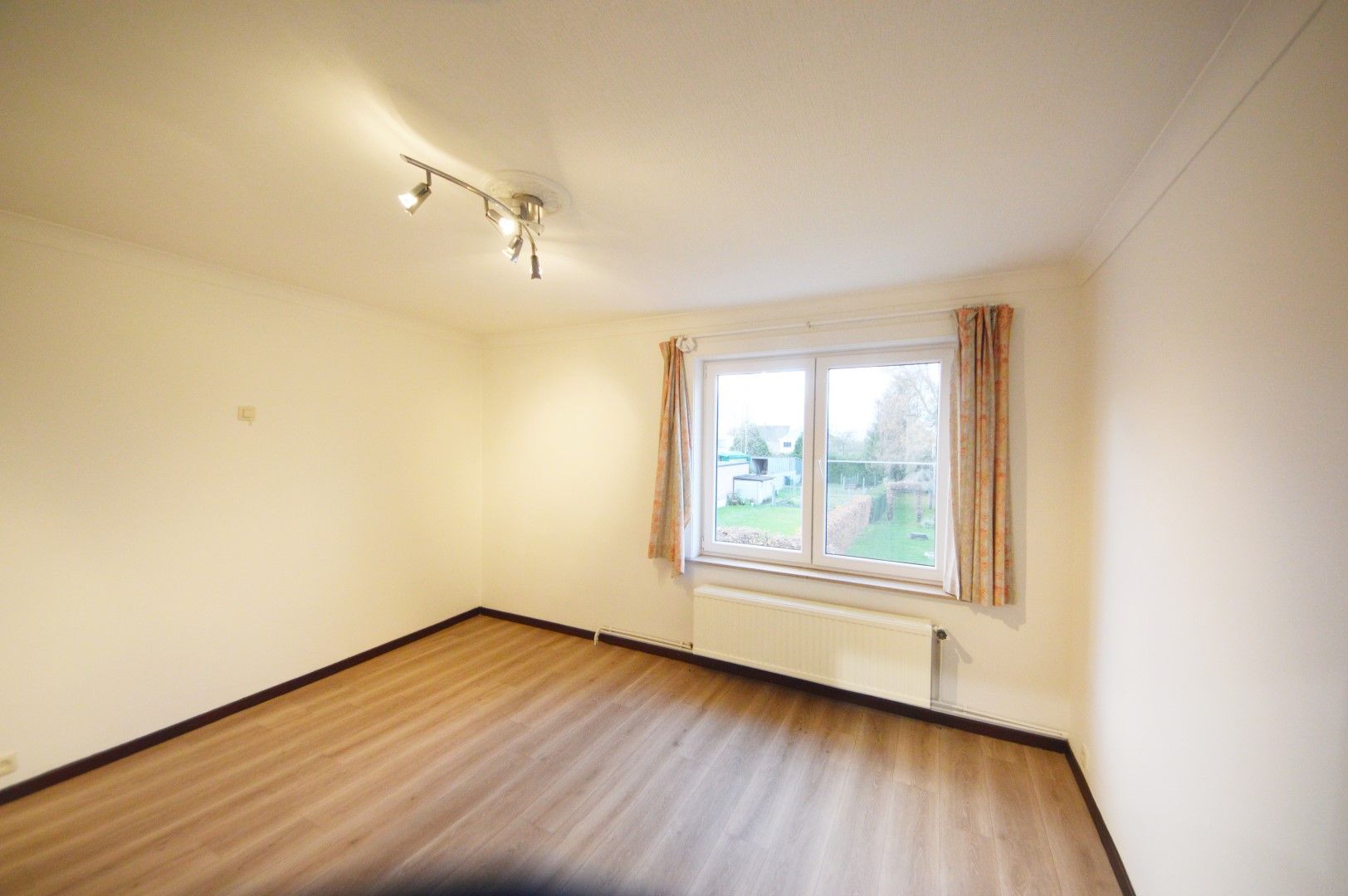 RUIME WONING 4 SLPK, GARAGE EN RUIME TUIN foto 25