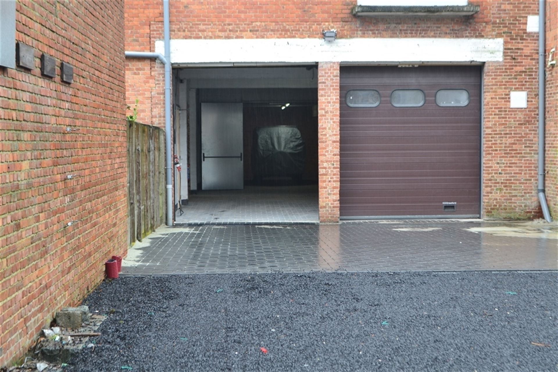 Afgesloten duplex stockage unit (+/- 128 m²). foto {{pictureIndex}}