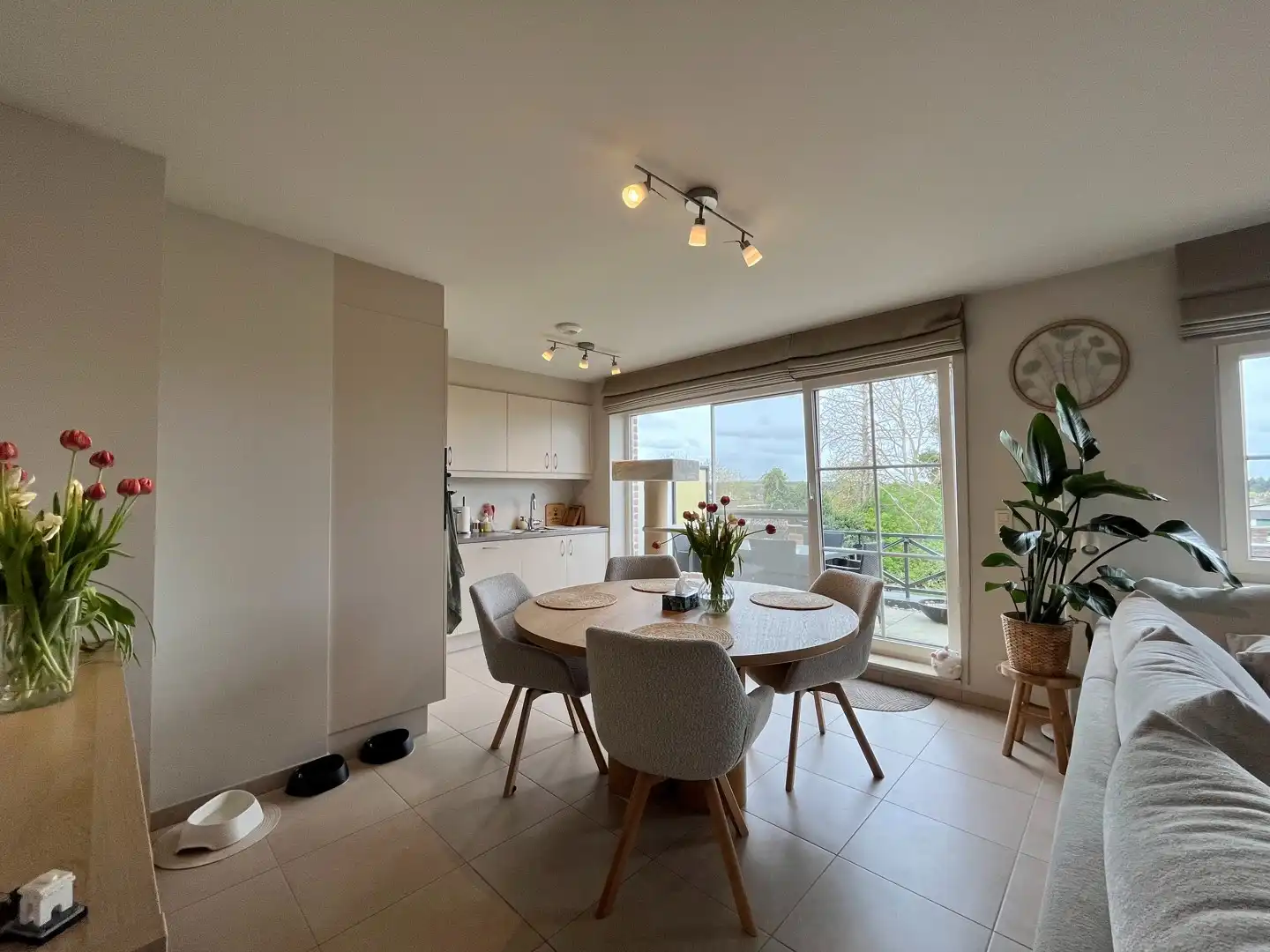 Ruim appartement met 2 slaapkamers en staanplaats te huur! foto 5