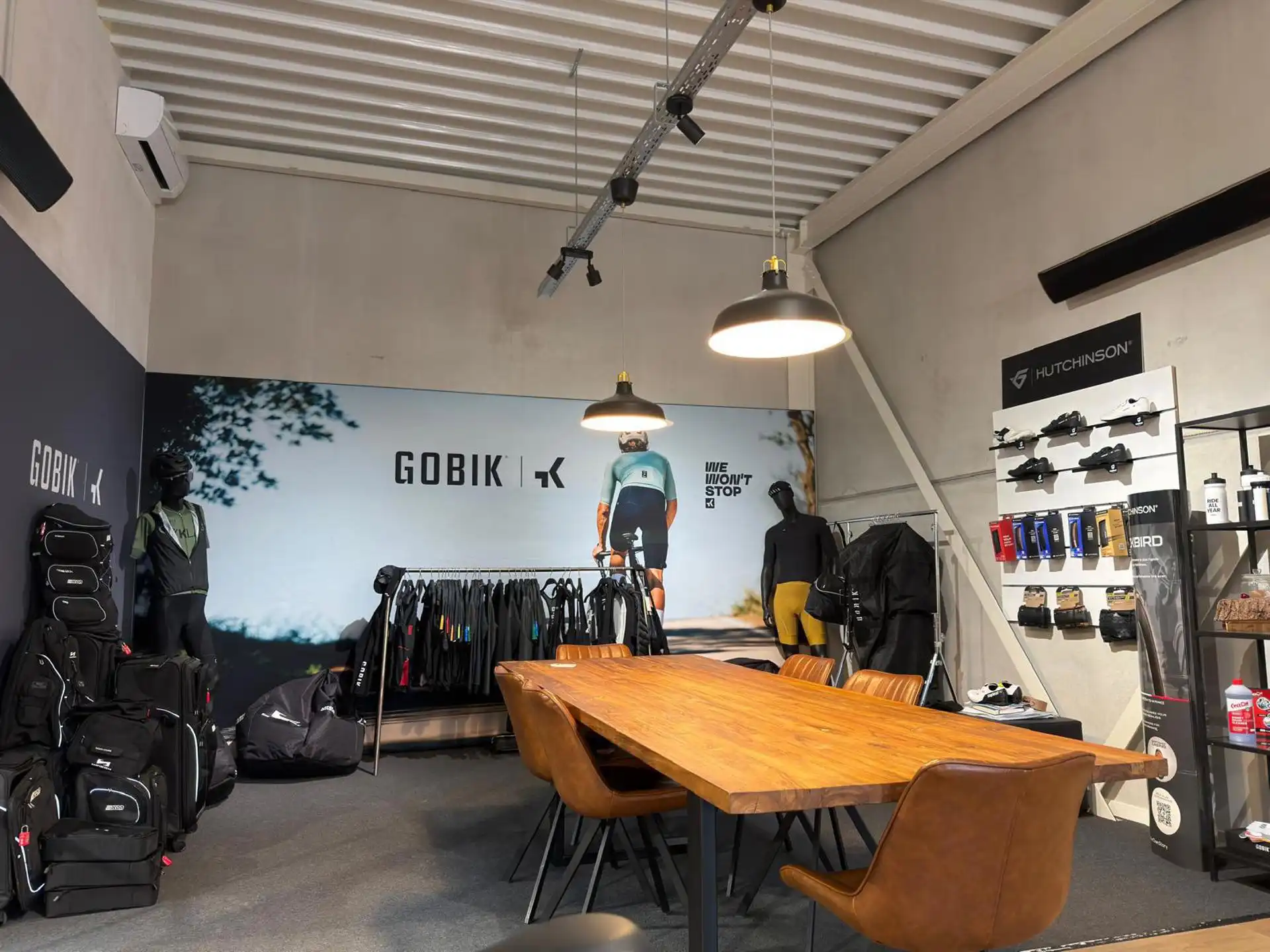 KMO-Unit te huur in Genk van 195m² + kantoren-sanitair-airco foto 4