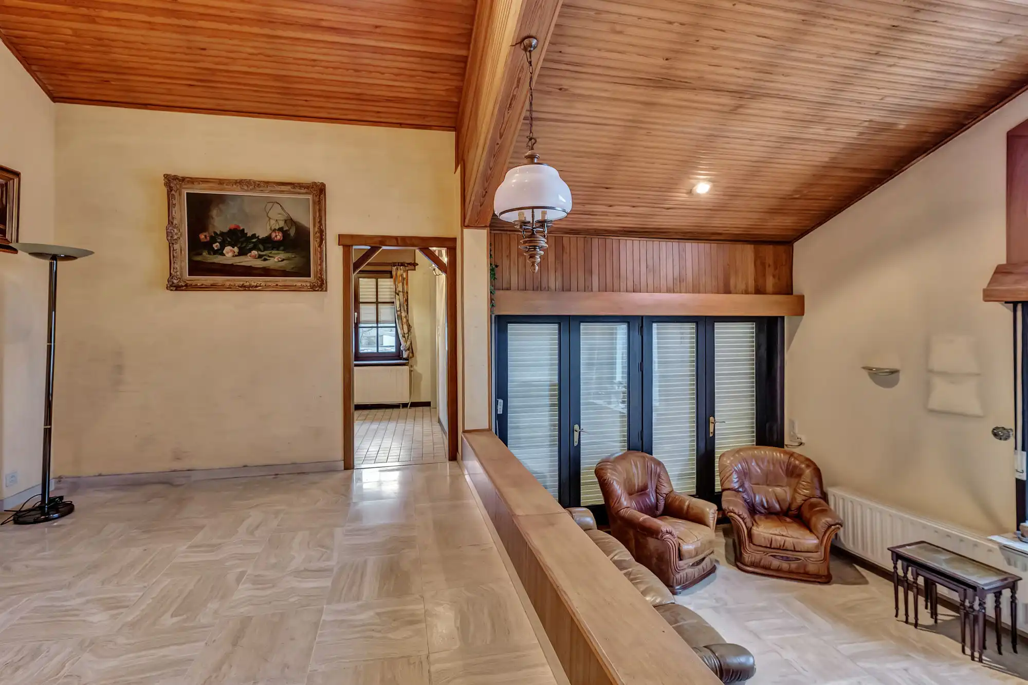 Te renoveren HOB met ruime garages en tuin foto 5