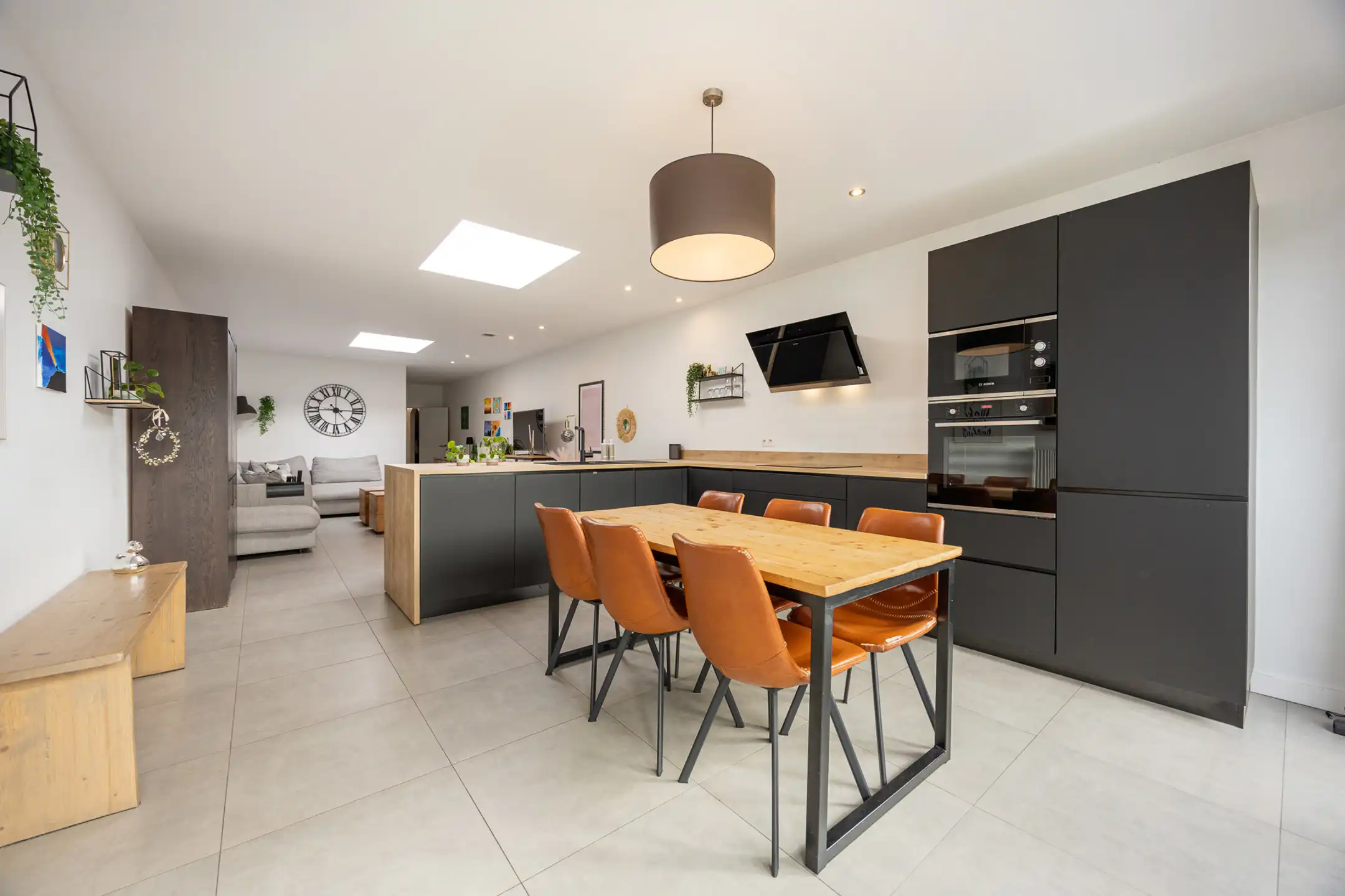 Gezinswoning met 4 slpks, tuin en garage te Turnhout. foto 6