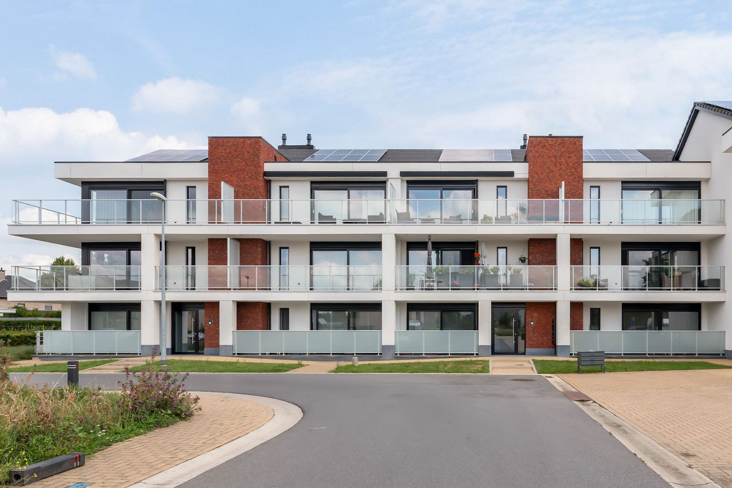 Prachtig nieuwbouwappartement op rustige en toch supercentrale locatie in Berlaar centrum! foto {{pictureIndex}}