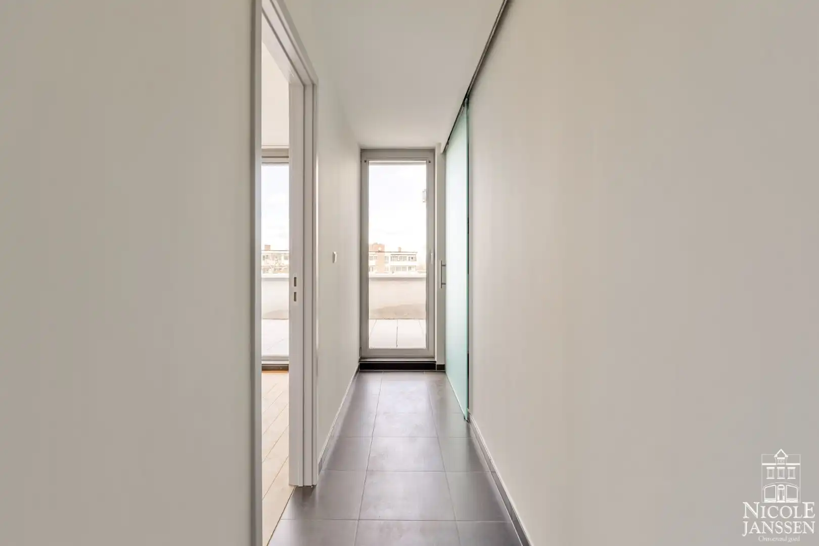 Luxe penthouse op de vierde verdieping met ruime terrassen foto 23