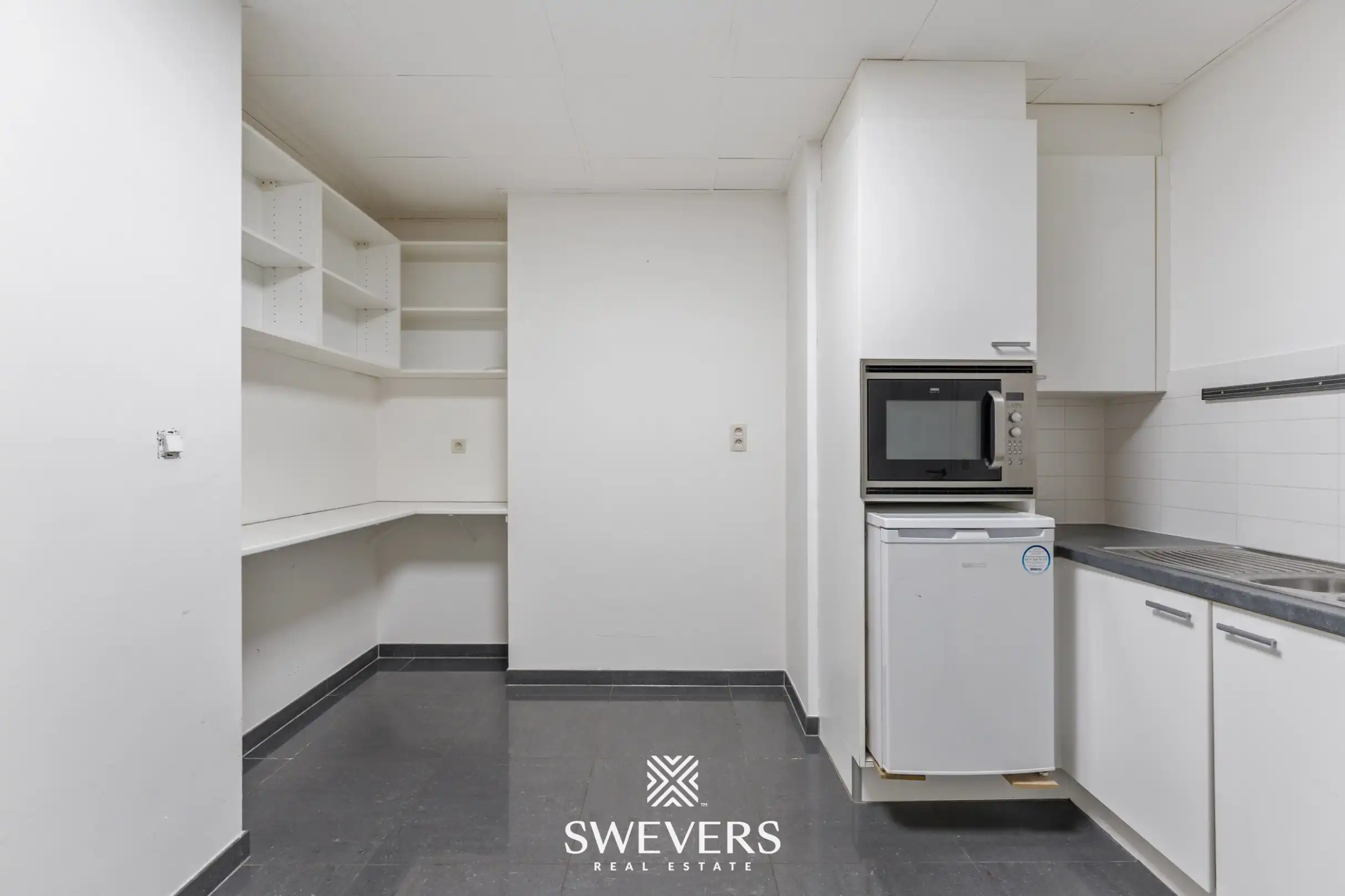 Instapklaar handelspand op toplocatie in Heusden-Zolder foto 16