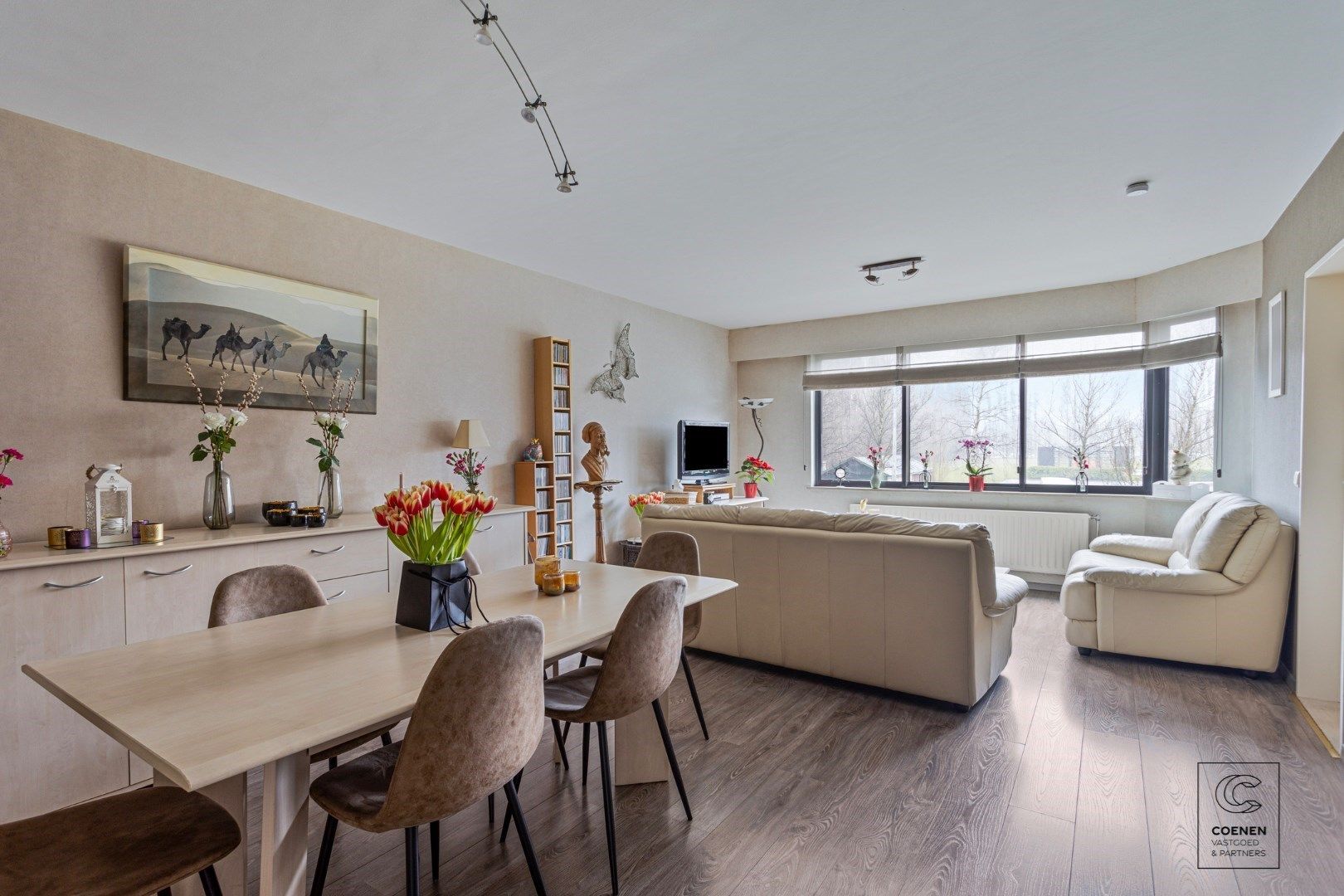 Instapklaar appartement van 82m², 2 slaapkamers én terras te Ekeren!  foto 2