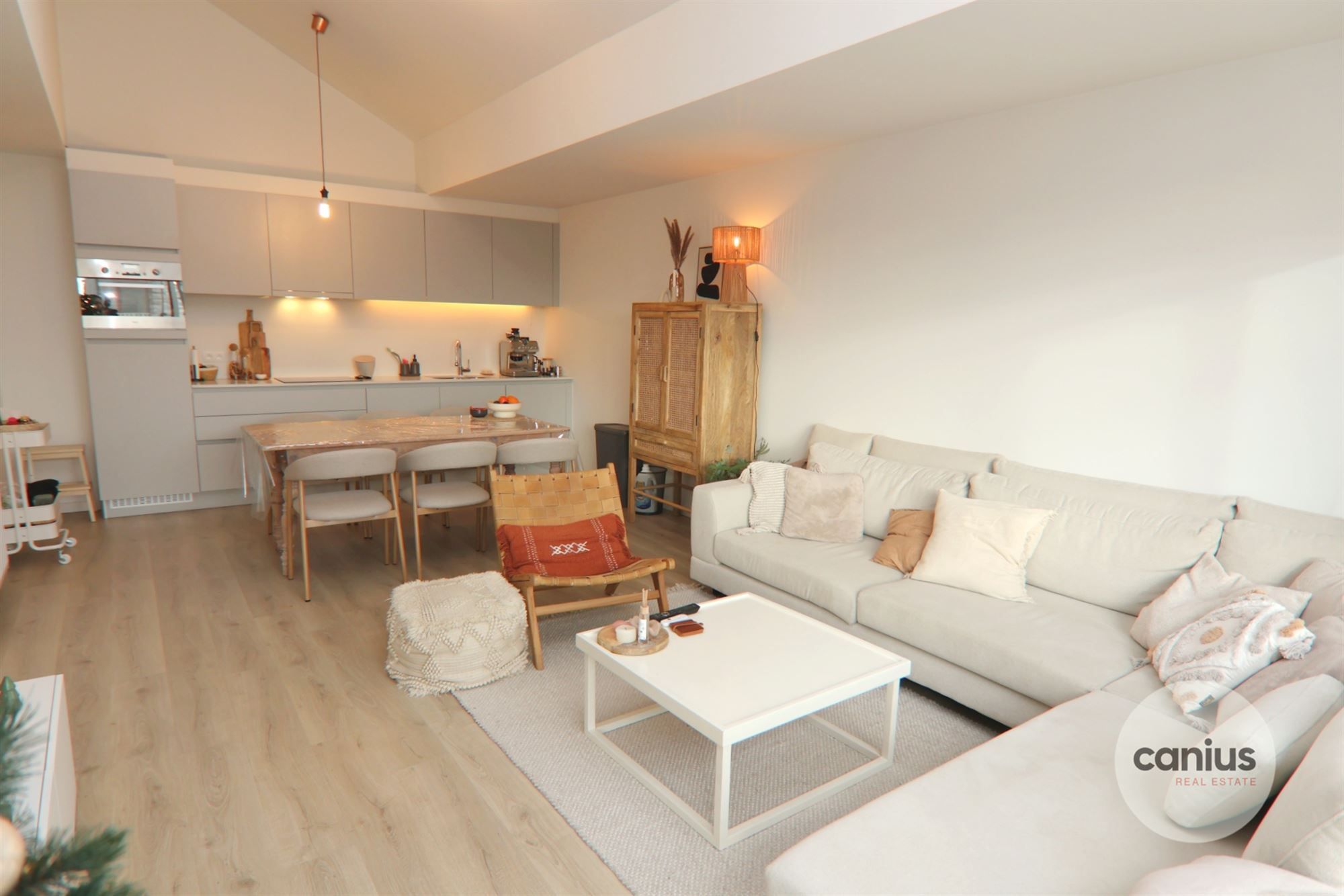 LEUKE DUPLEX MET GROOT TERRAS EN PARKING foto 2