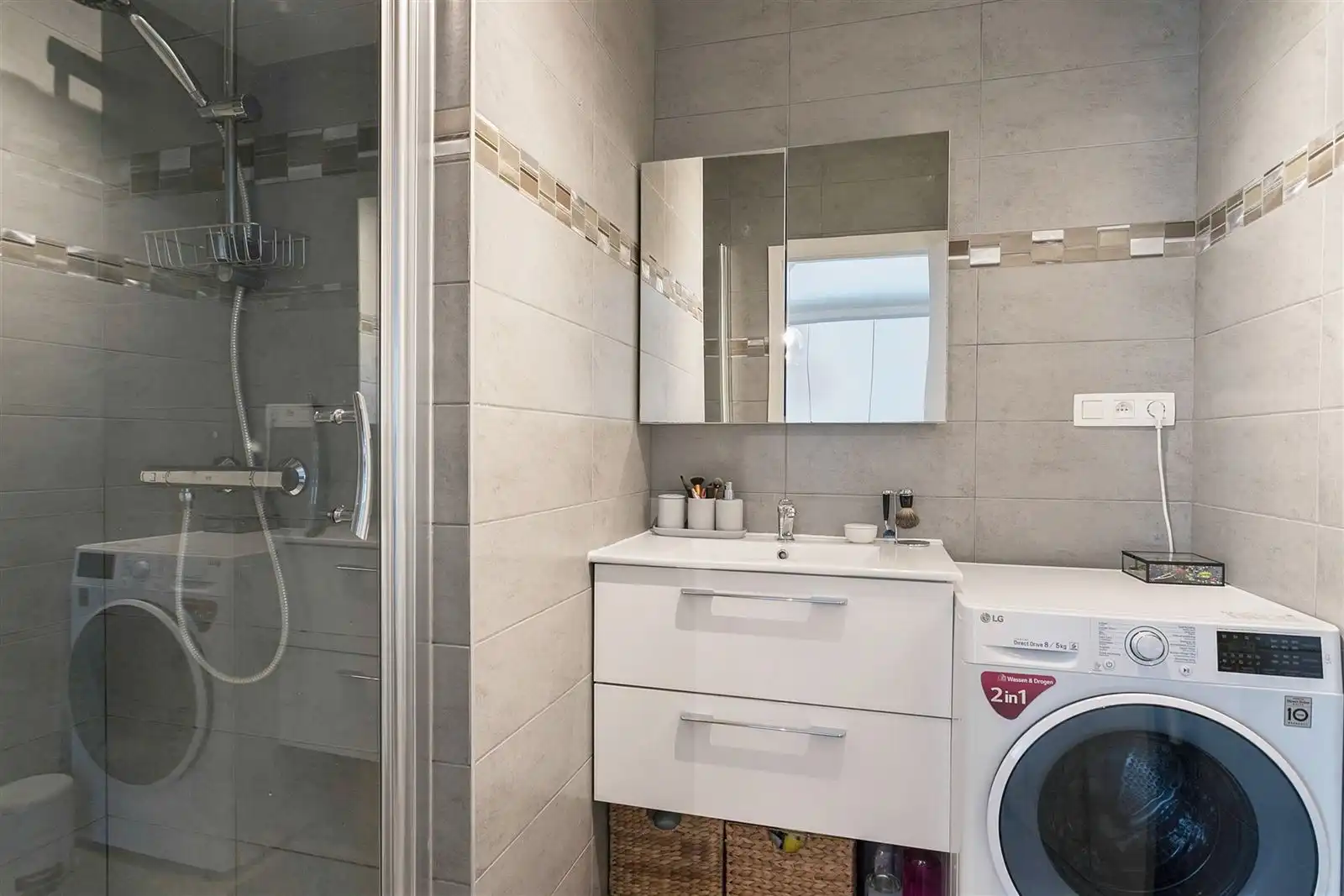 FURNISHED 1 BEDROOM CITY APARMTENT! foto 15