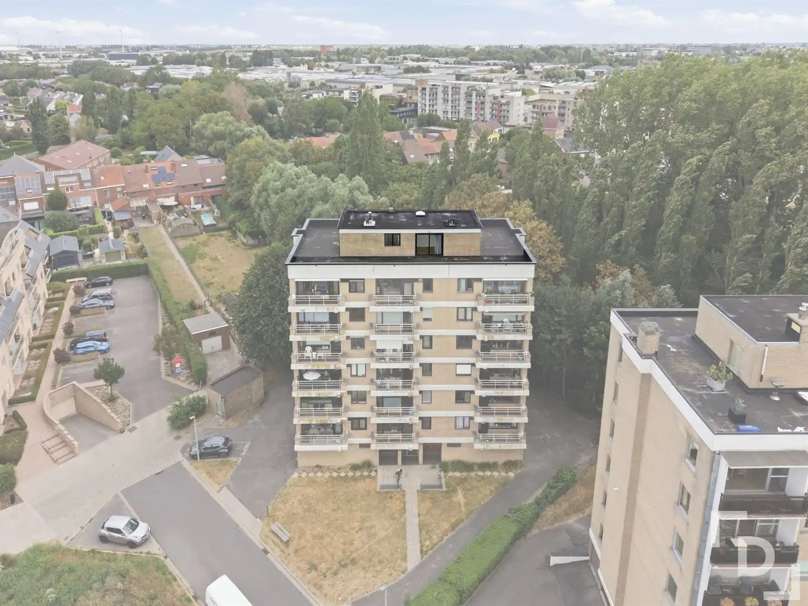 Studio met 2 staanplaatsen te koop met panoramisch zicht en enorm terras. foto 20