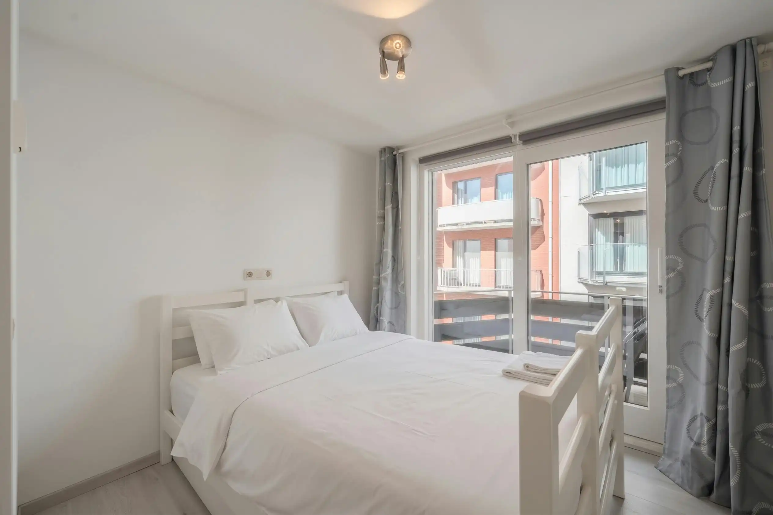 Gerenoveerd appartement met 1 slaapkamer vlakbij de Zeedijk! foto 10