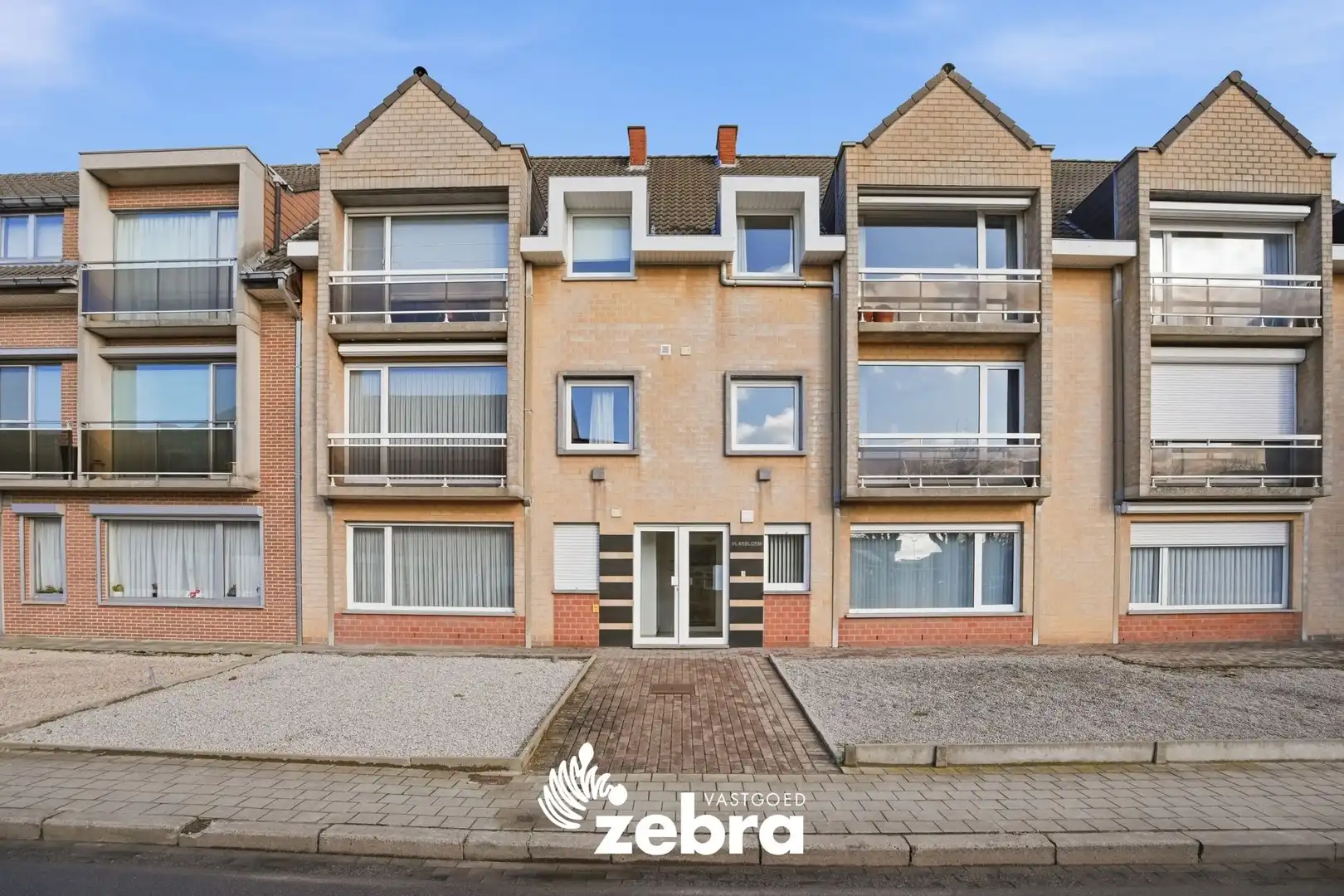 Op te frissen twee­slaapkamerappartement met terras in Lauwe foto {{pictureIndex}}