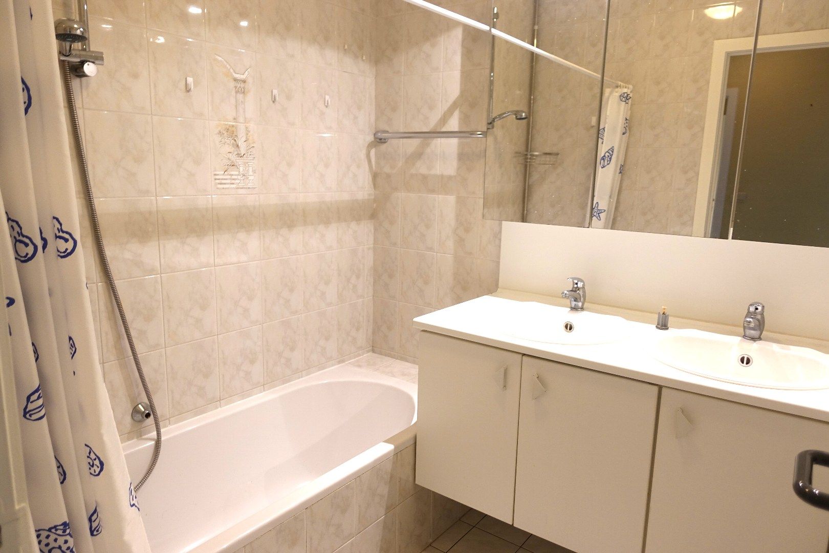 Ruim appartement met 2 slaapkamers te huur in Bredene foto 9