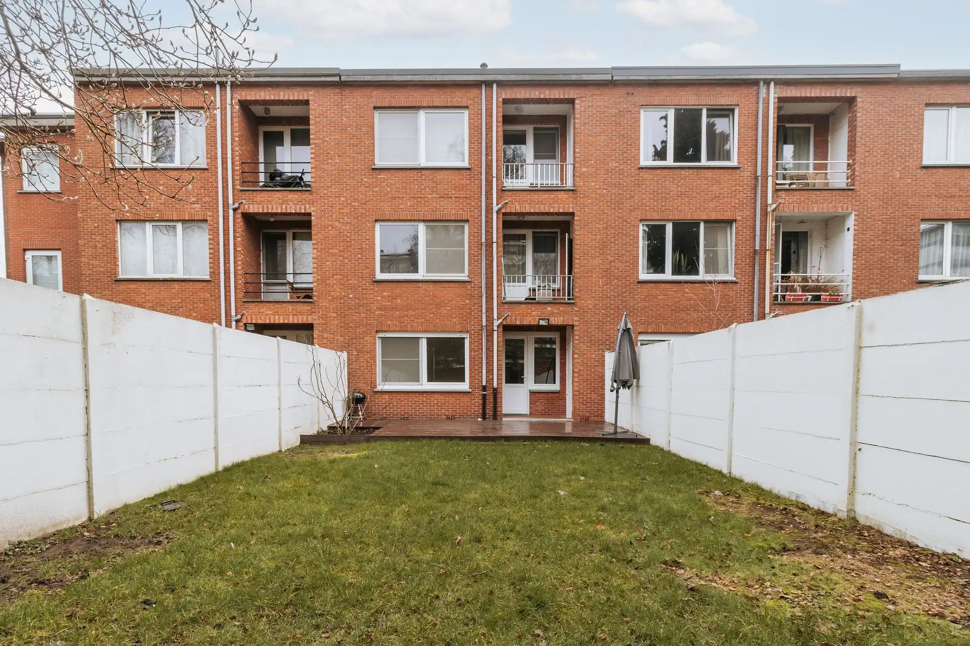 Instapklaar appartement met grote tuin in Berchem foto 16