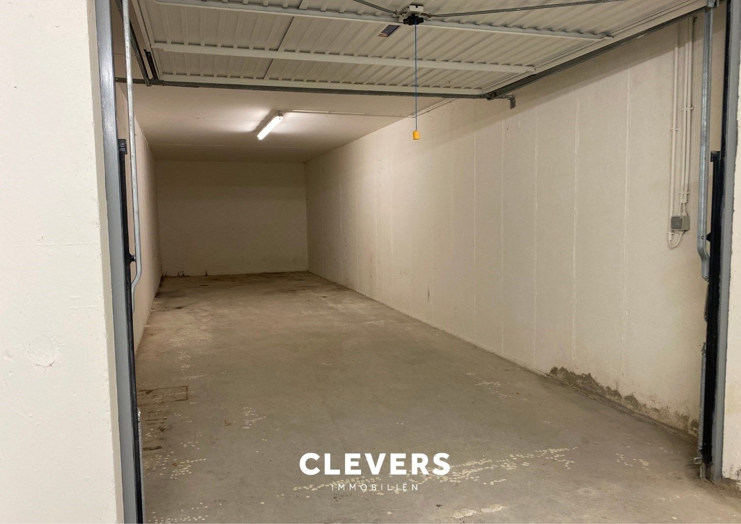 Afgesloten garagebox in klein garagecomplex foto 5