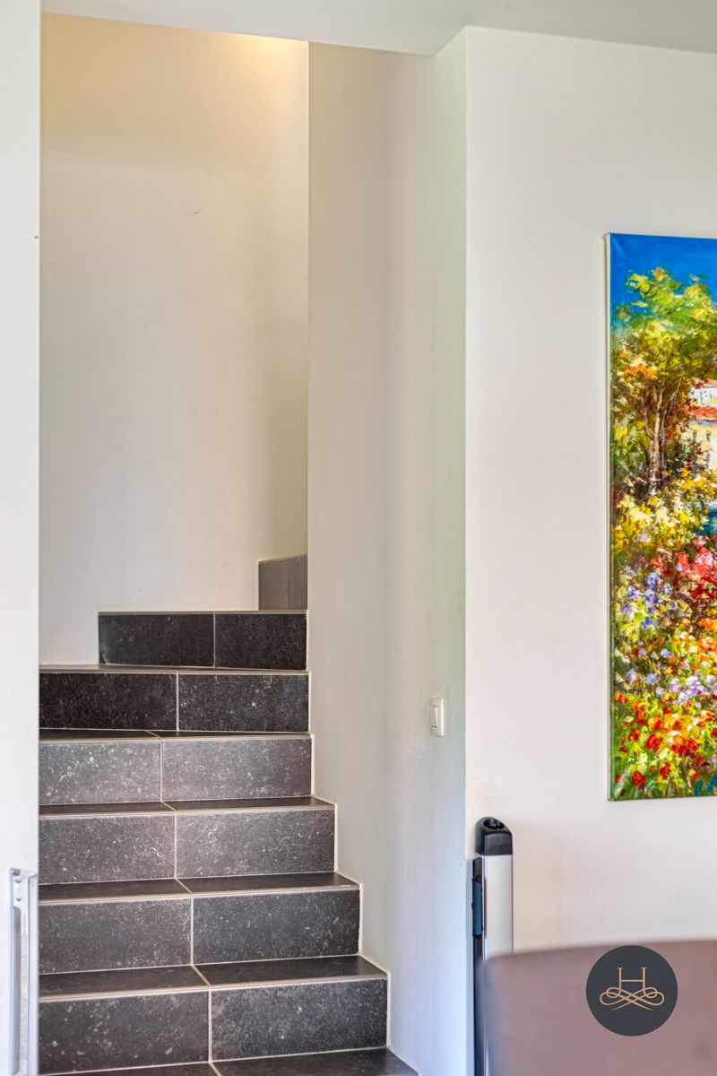 Recente moderne halfopen woning met zicht op groen foto 10