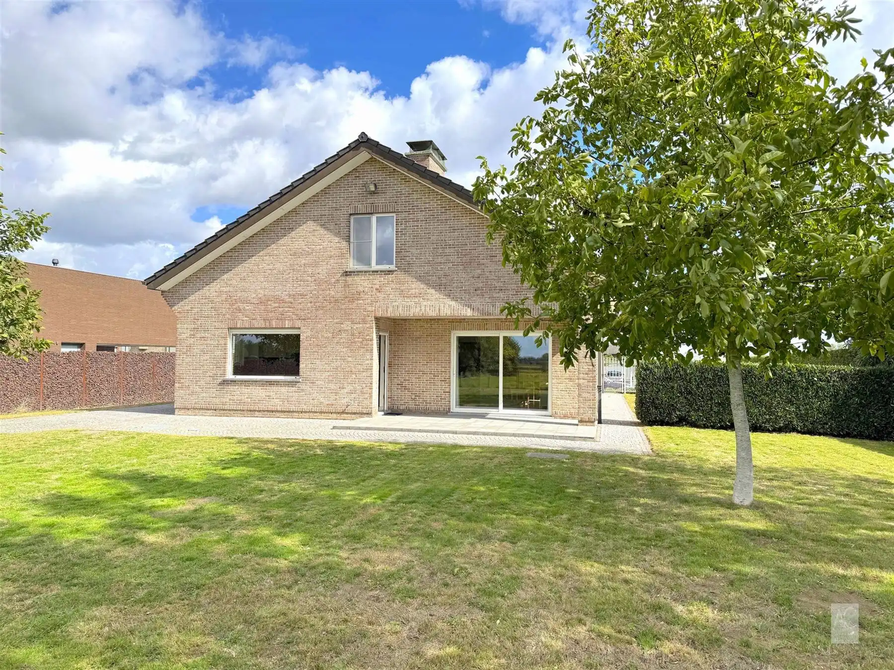 Vrijstaande woning met wijds uitzicht over de velden foto 3