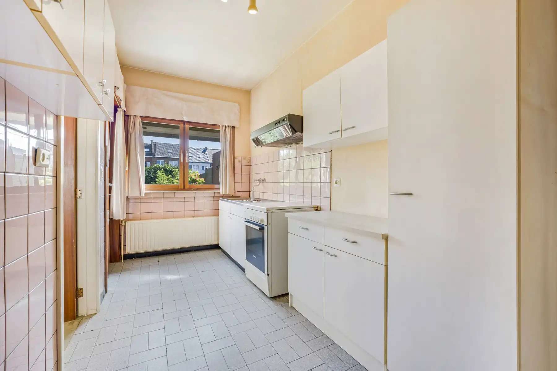 Goed gelegen woning met 4 slaapkamers en garage foto 7