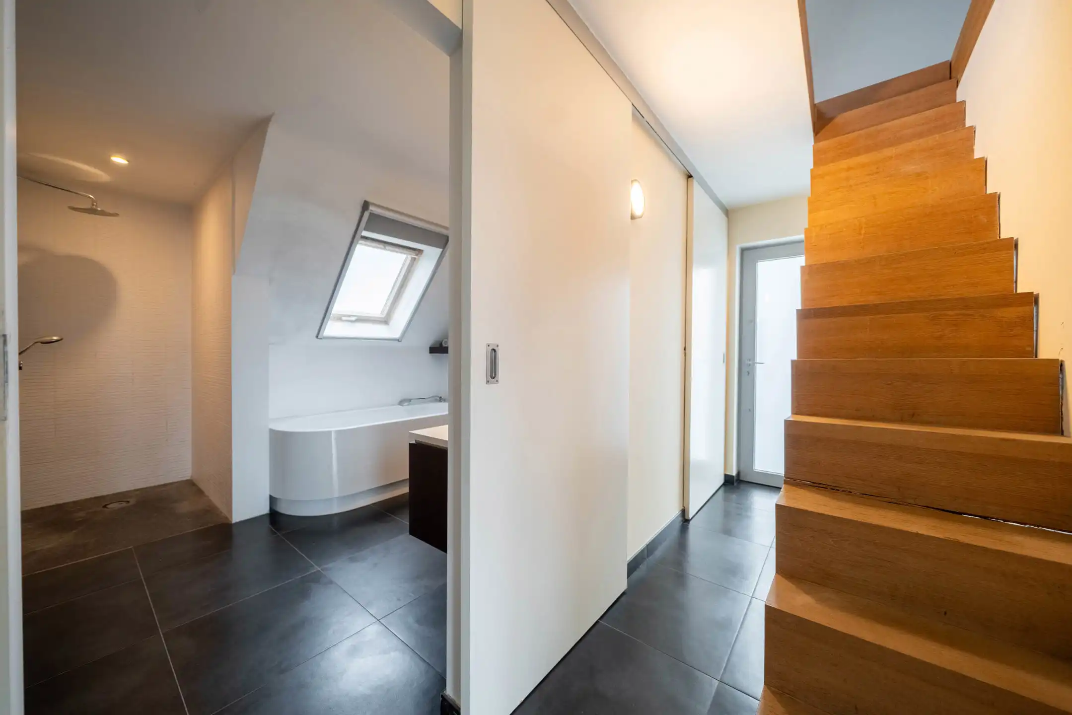 Penthouse met 1 à 2 slaapkamers, dressing en ruim terras foto 15