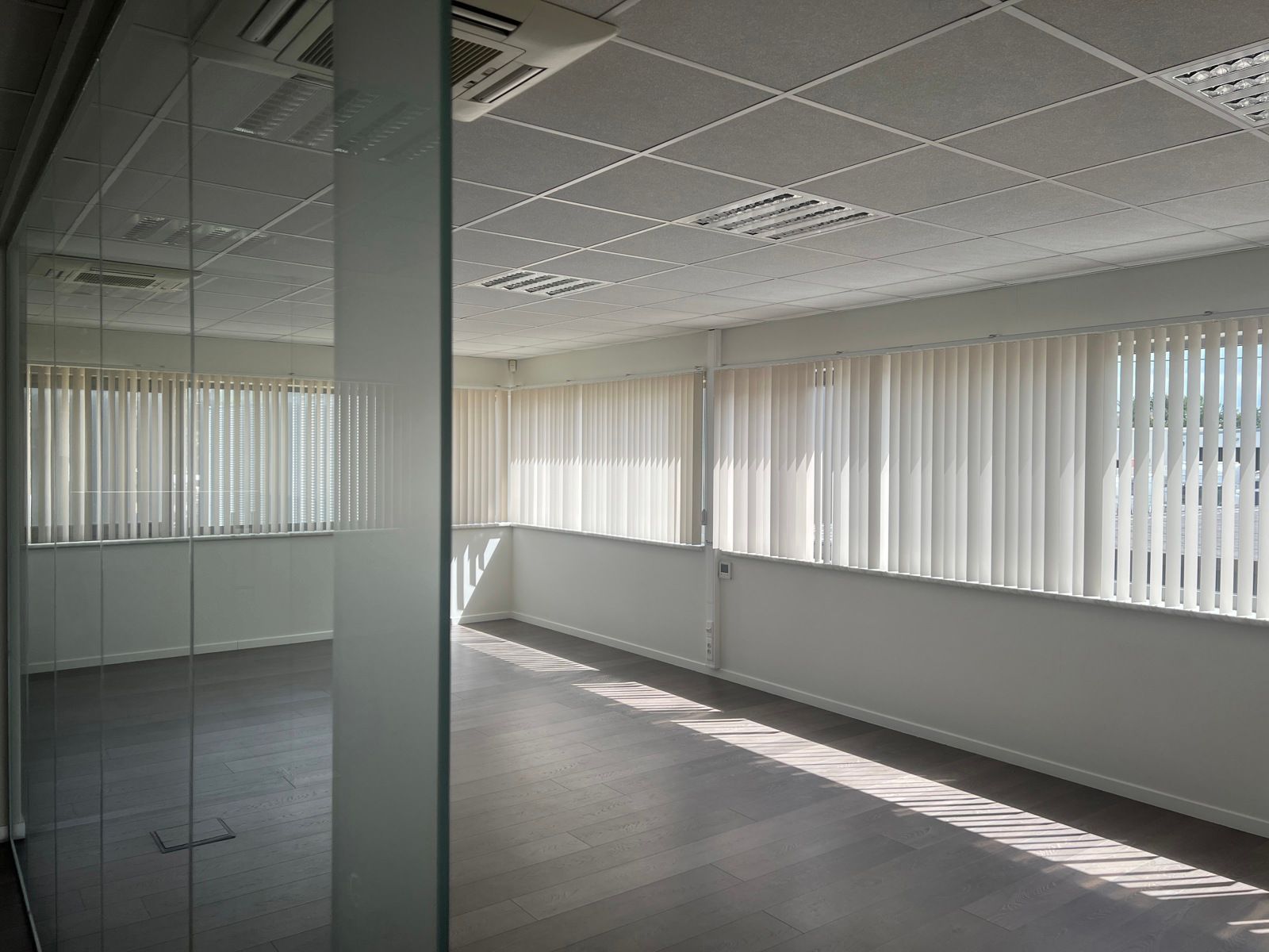 MULTIFUNCTIONELE KANTOORRUIMTE TE HUUR IN INDUSTRIE MERCHTEM foto 3