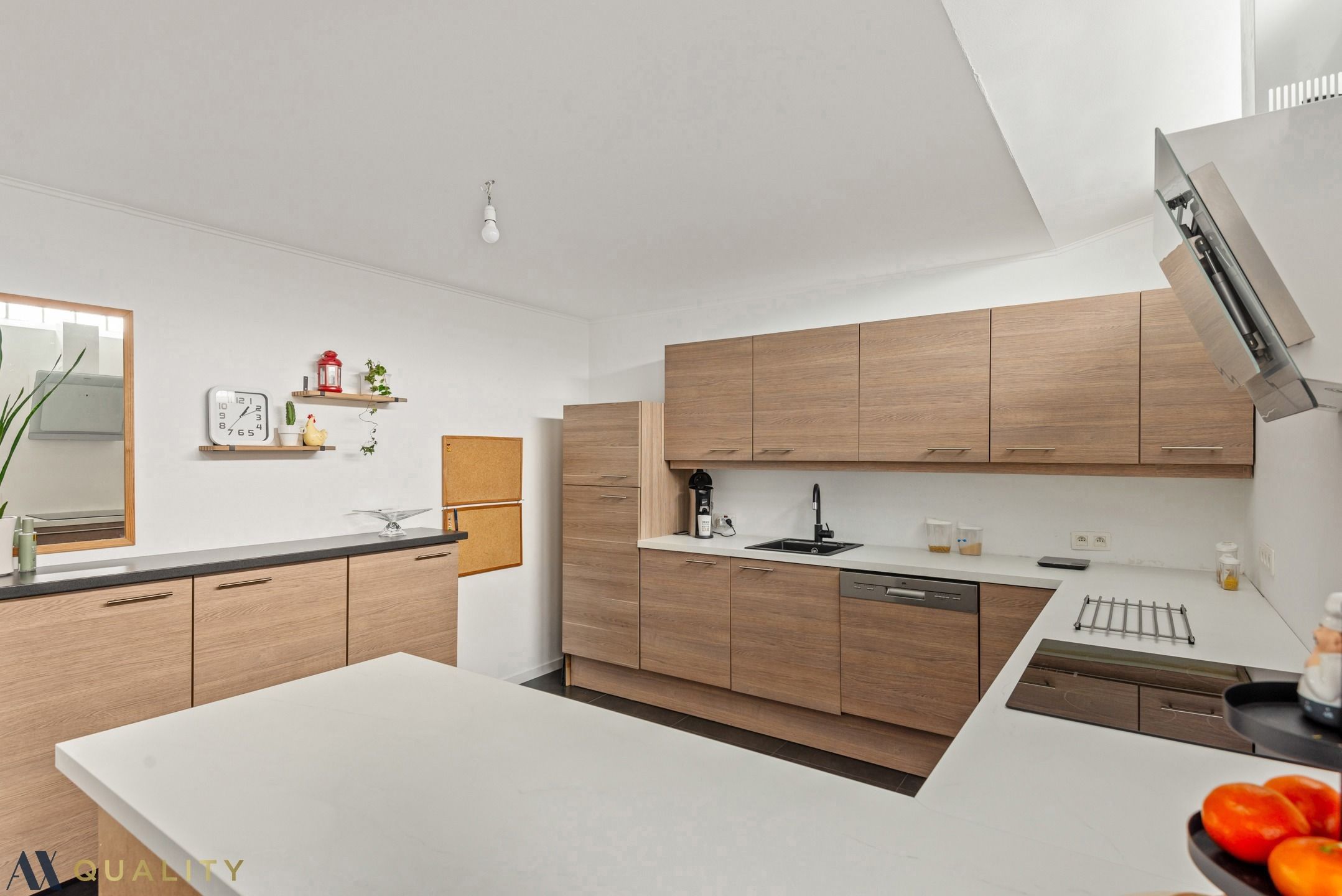 Instapklaar, gerenoveerd 2 slpk.-appartement (98 m²) met terras (3,50 m²) foto 2