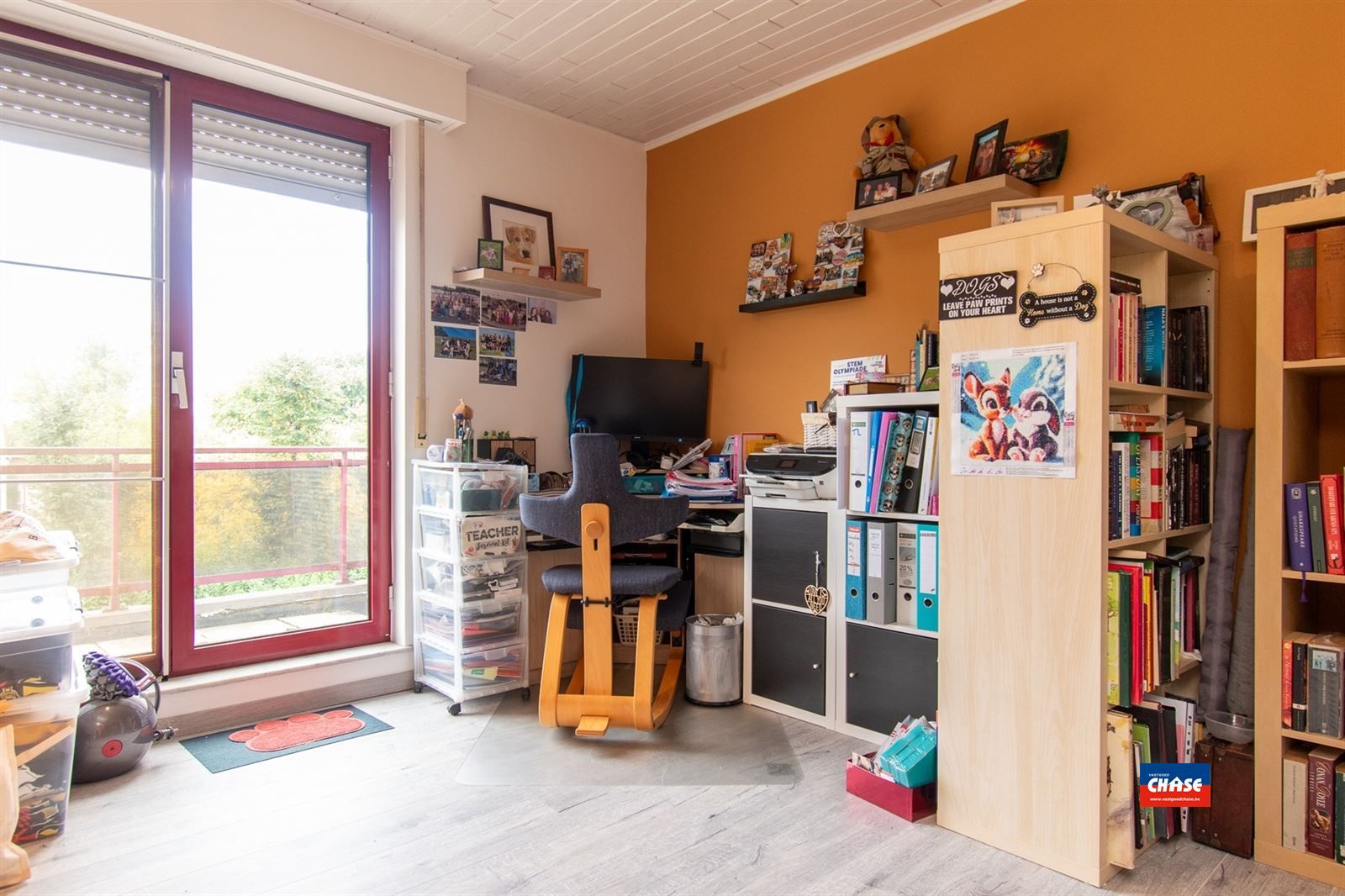 Knap appartement met twee grote slaapkamers, ruim zonnig terras, kelder en garagebox foto 11