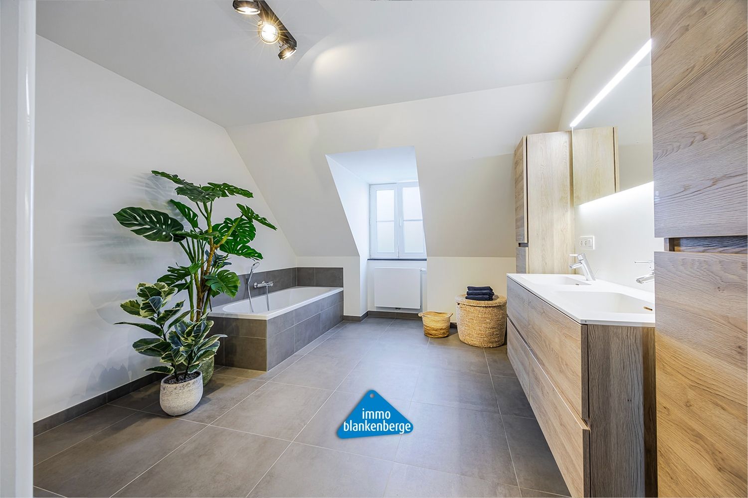 Recente halfopen woning met kwaliteitsafwerking in Oedelem foto 16