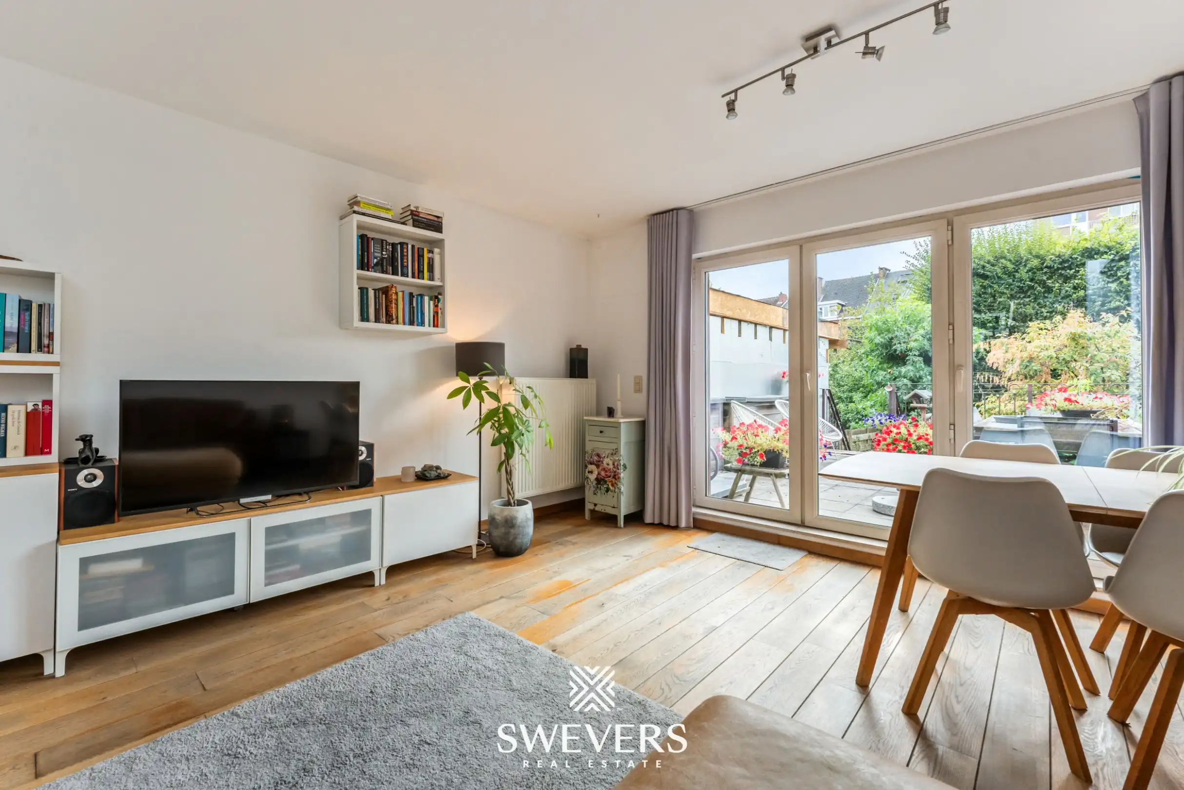 Karaktervolle stadswoning (4 slpk) met zonnige tuin in hartje Hasselt foto 3