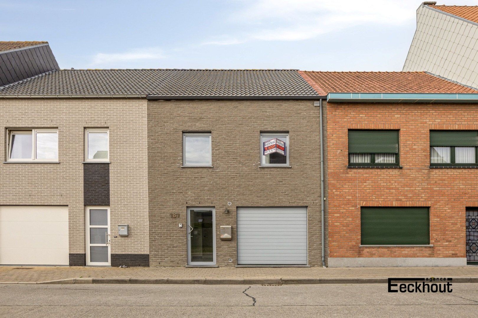 Instapklare, recente rijwoning met tuin & garage! foto {{pictureIndex}}