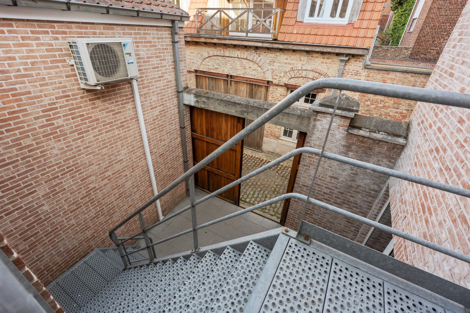 Unieke herenwoning momenteel uitgebaat als B&B en vakantiewoning  foto 9