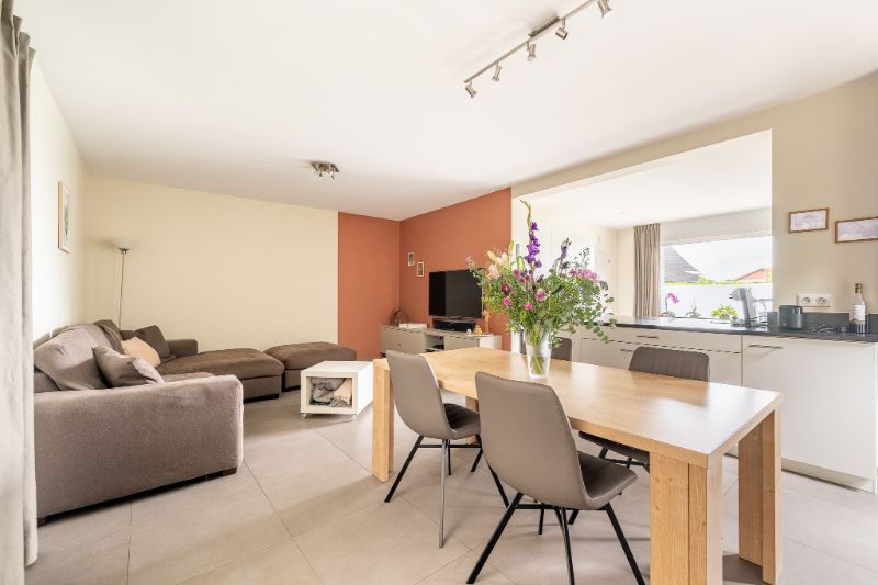 Landelijk wonen met comfort en ruimte – gerenoveerde woning met zuidgerichte tuin en loods van 80 m² foto 7