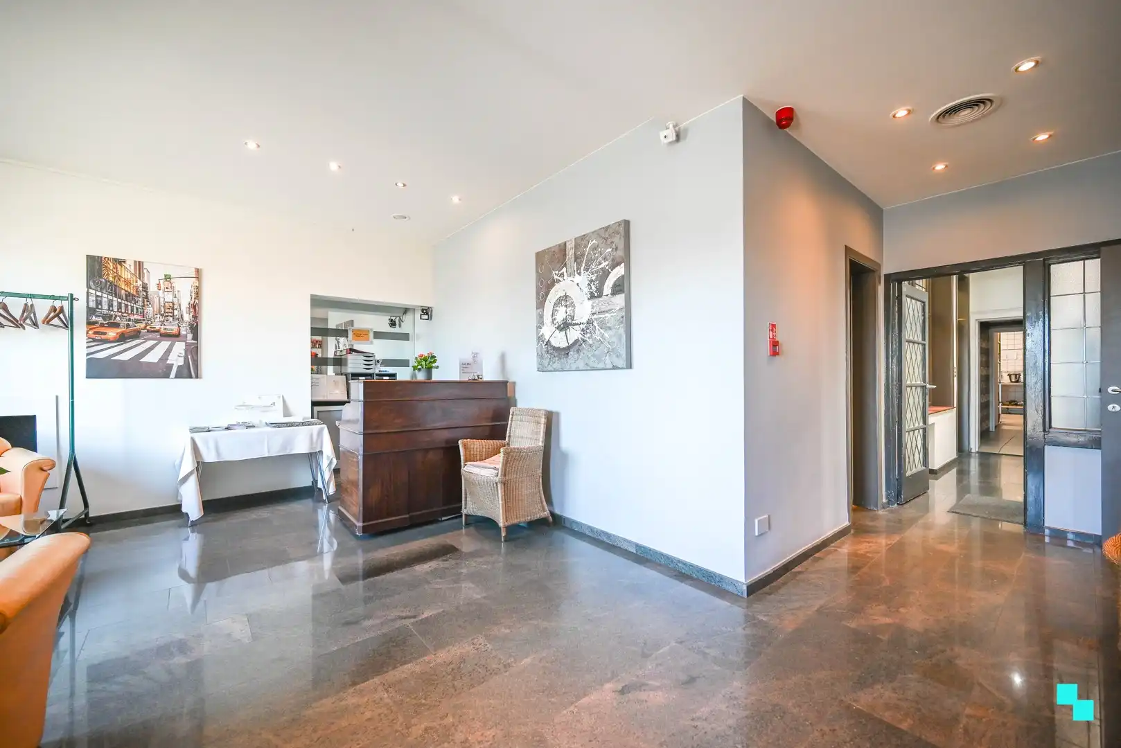 Multifunctioneel handelspand op toplocatie foto 2