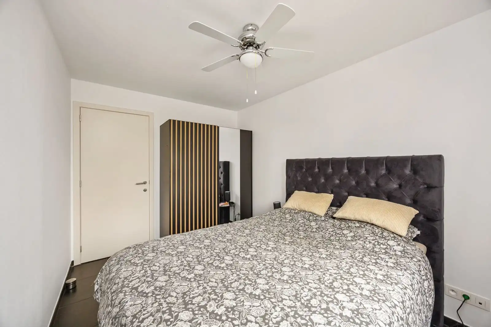 Topgelegen éénslaapkamerappartement met ruim terras en staanplaats in centrum Kapellen! foto 12