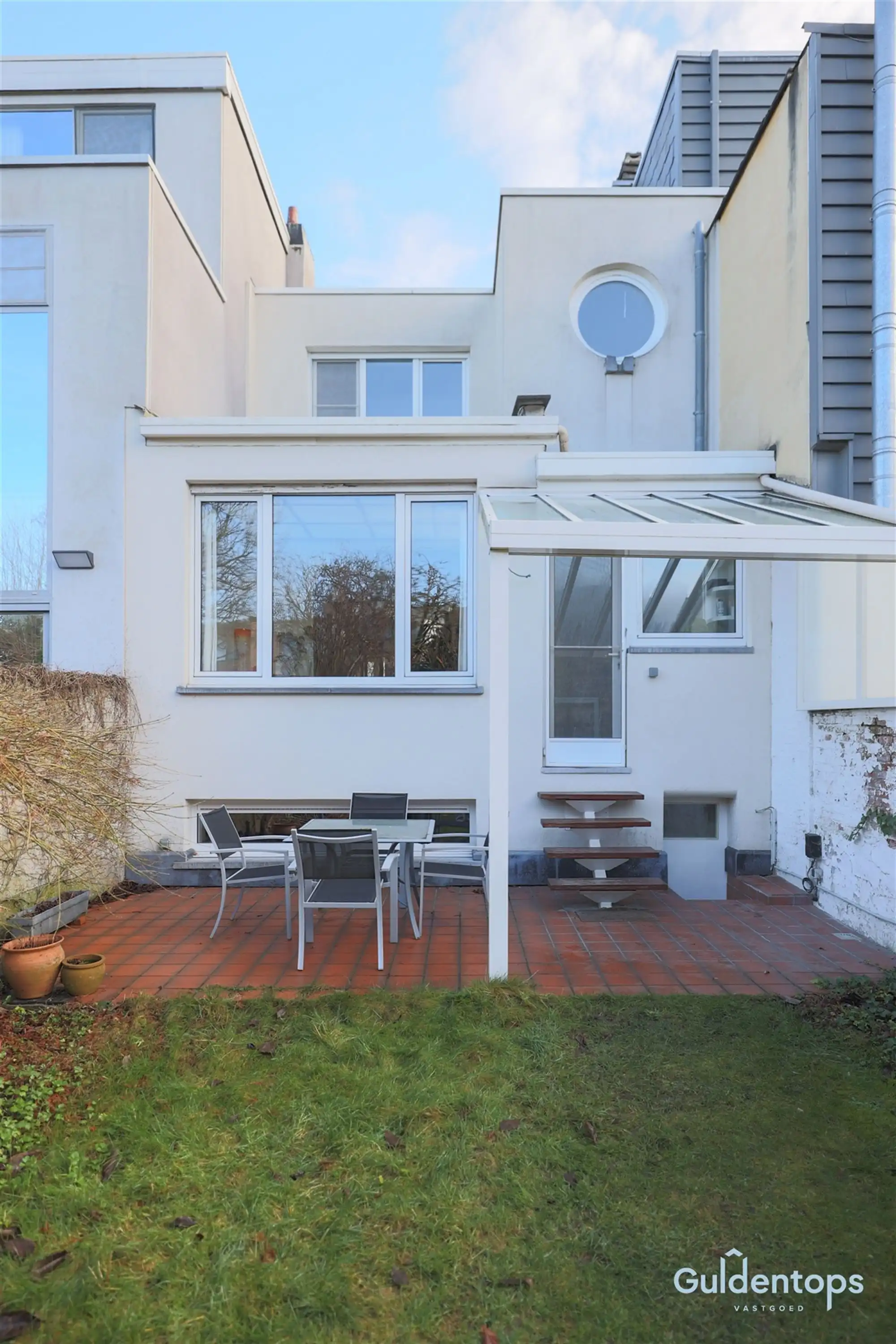 Knappe goed gelegen architectenwoning met mooie tuin foto 29