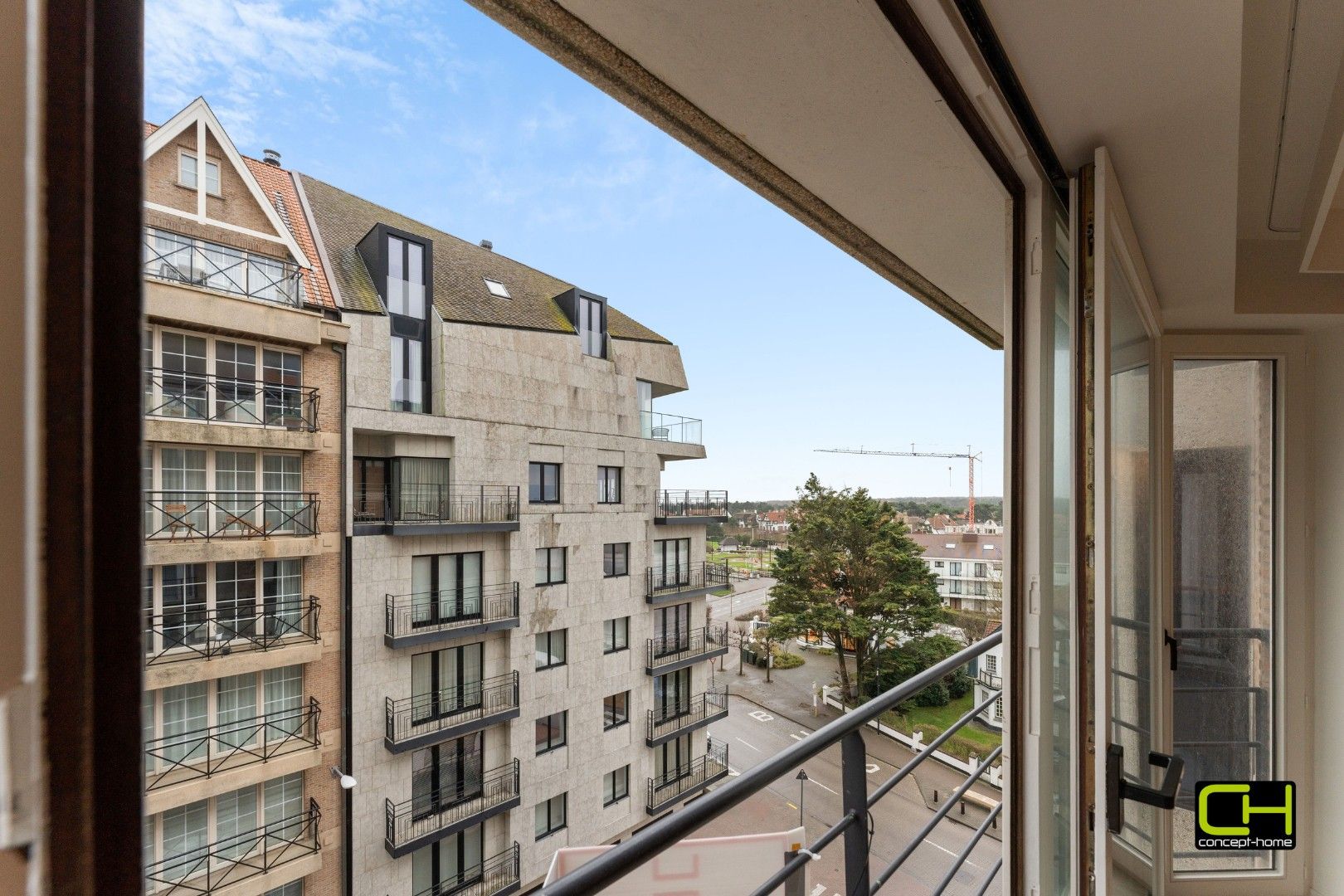 Stijlvol gerenoveerd appartement met twee slaapkamers te koop in Knokke-Heist foto 16