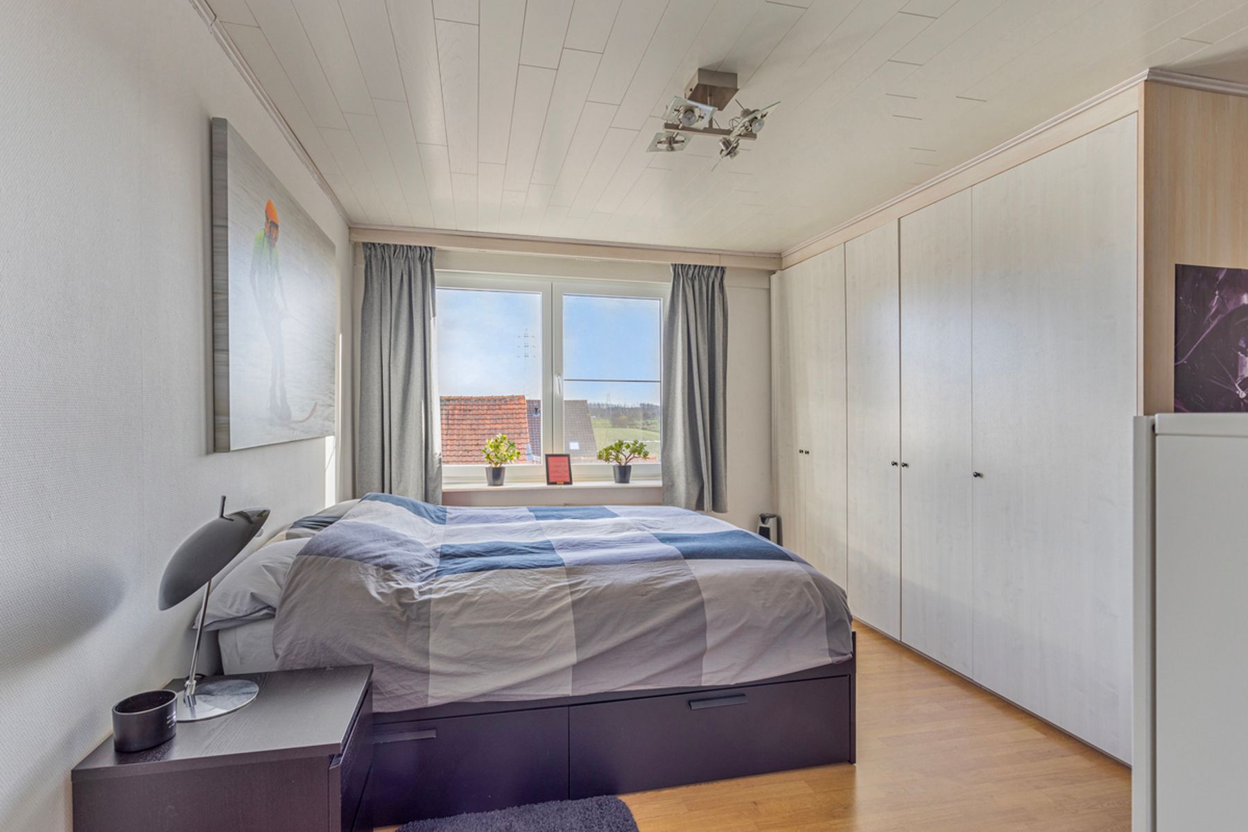 Ruime, instapklare gezinswoning met dubbele garage foto 10