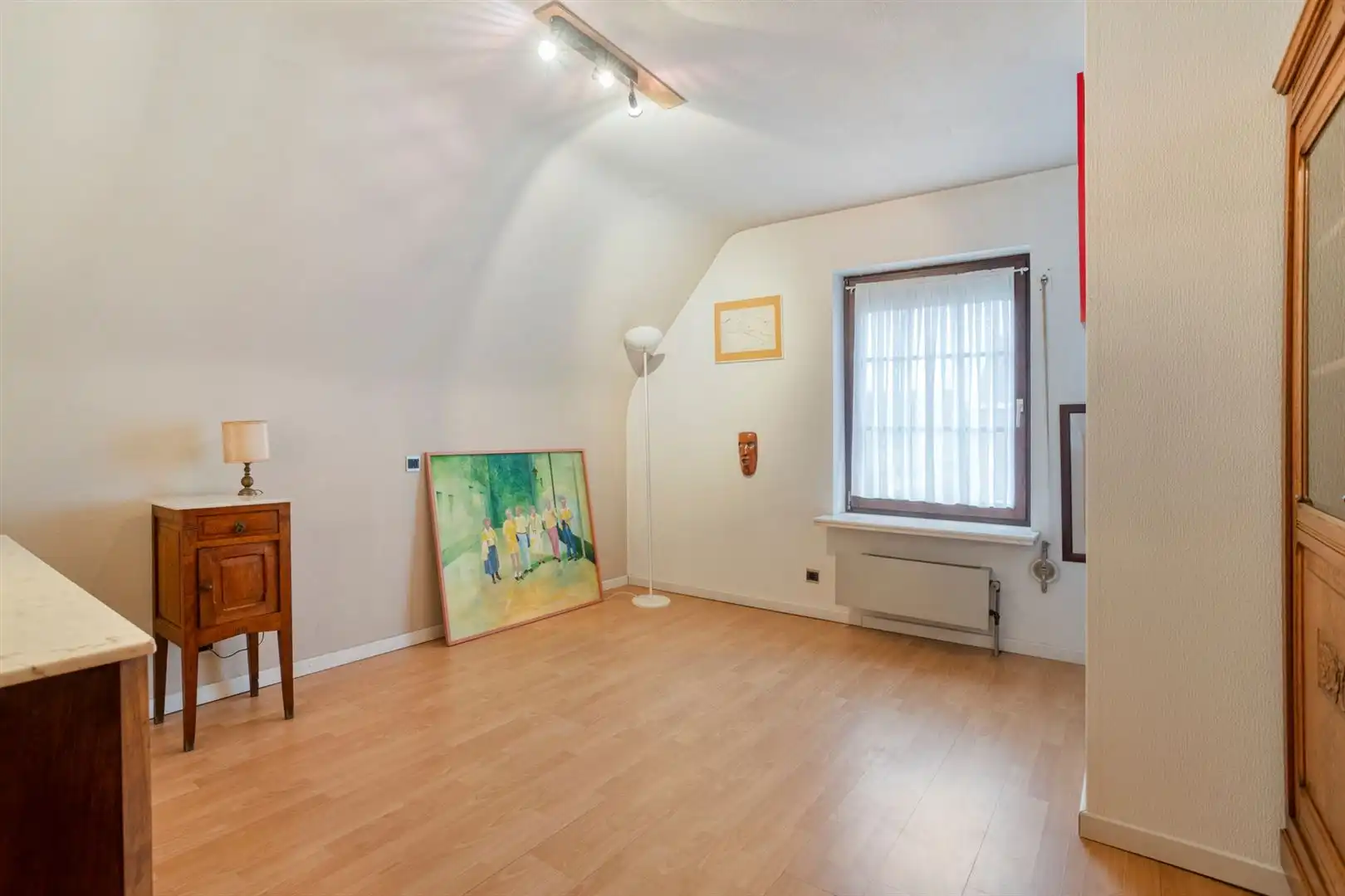 Rustig gelegen open bebouwing met 3 slaapkamers en garage op een perceel van 556 m². foto 17