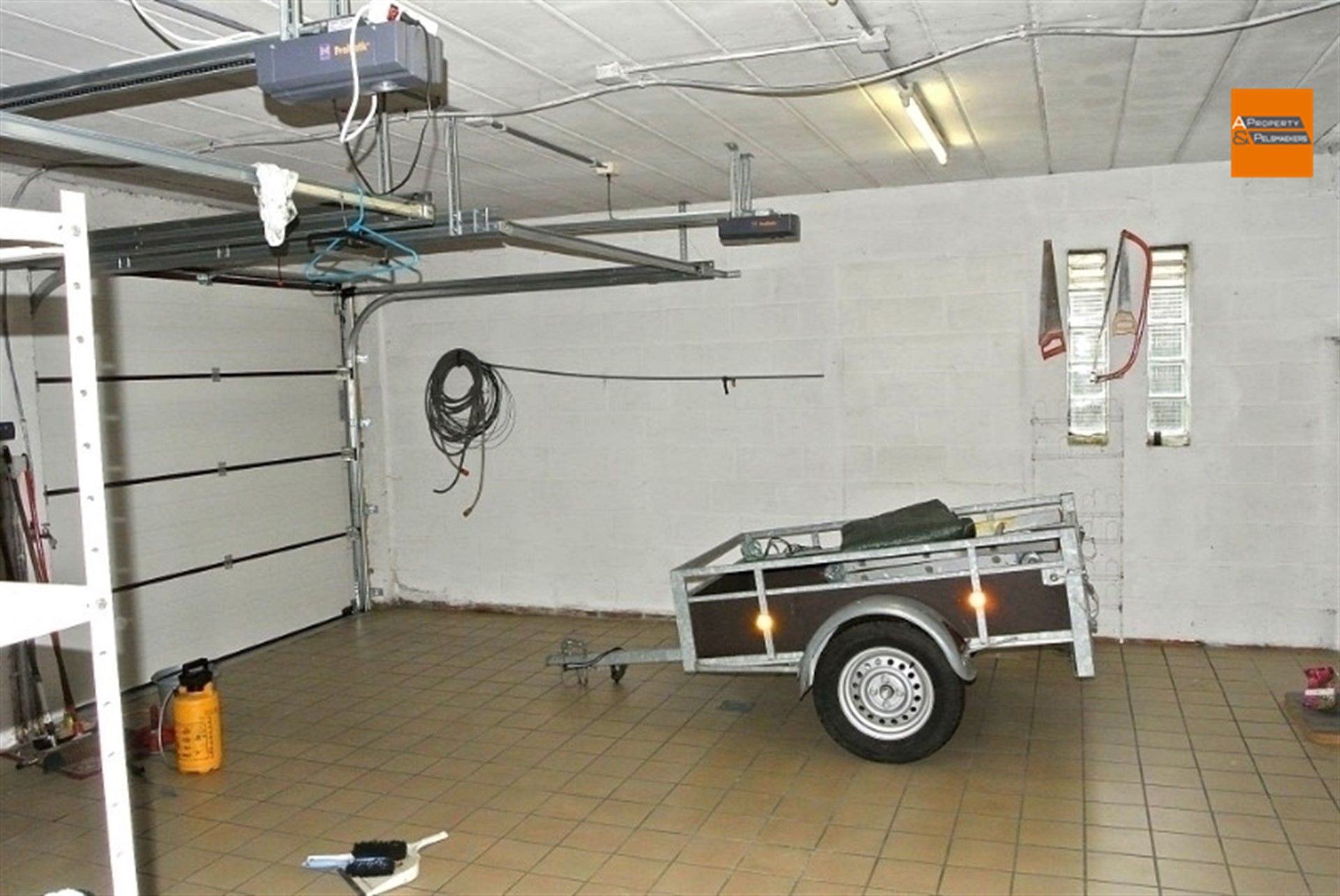 Ruime villa  met 5 slpk, garage en grote tuin foto 21