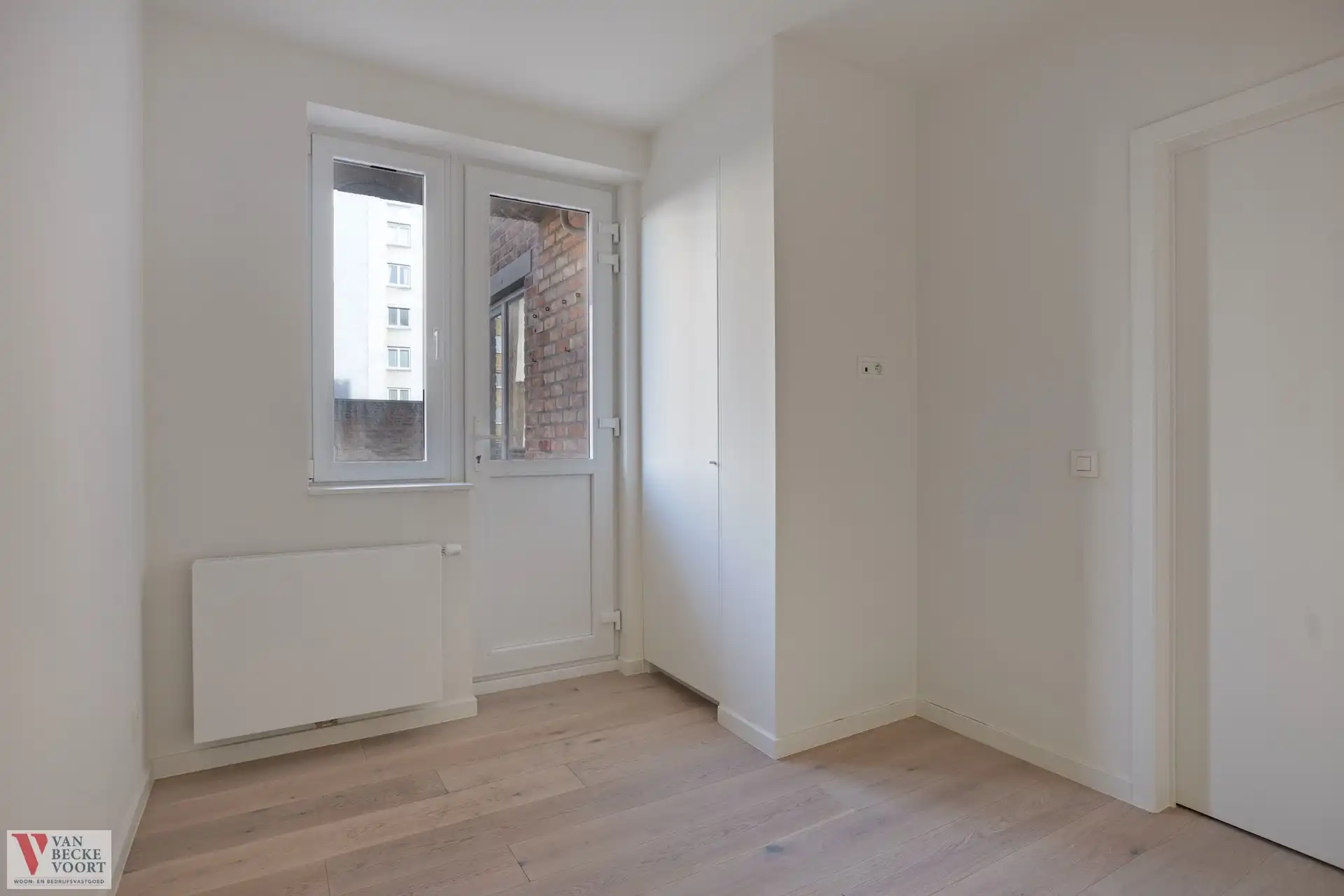 Stijlvol gerenoveerd appartement met 2 slaapkamers en terras foto 8