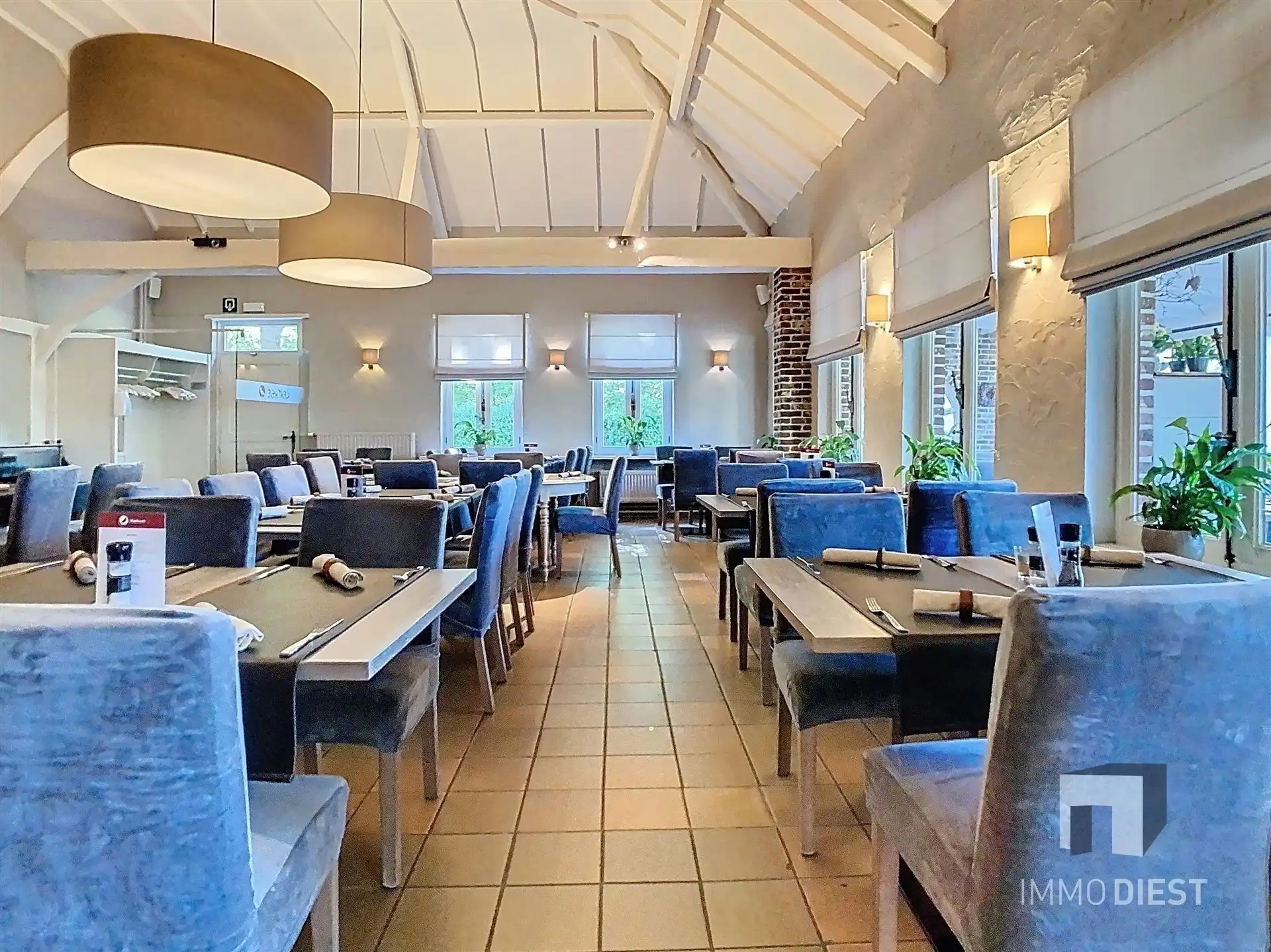 Brasserie - restaurant - feestzaal - privéwoonst foto 20