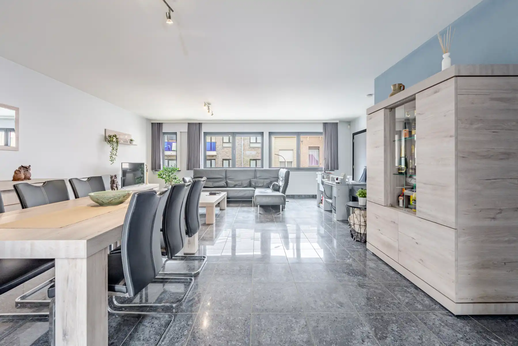 Instapklare woning met handelsruimte in centrum Kortemark foto 4