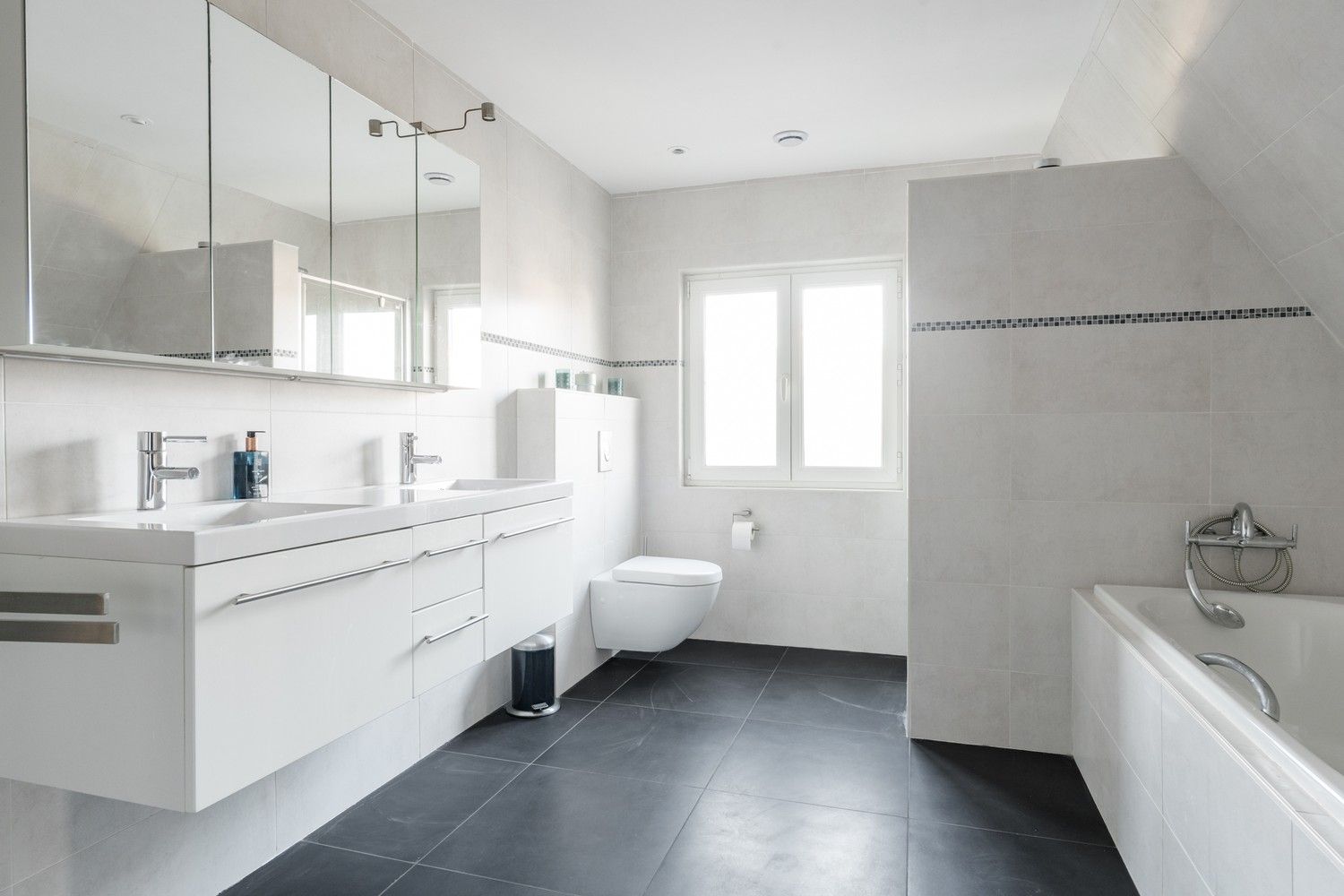 Karaktervolle vrijstaande woning nabij de Nederlandse grens foto 27