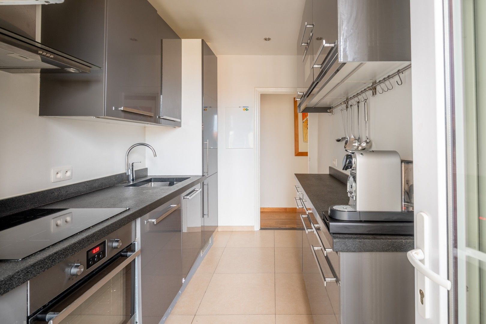 Stijlvol appartement met open uitzicht in de Harmoniewijk foto 12