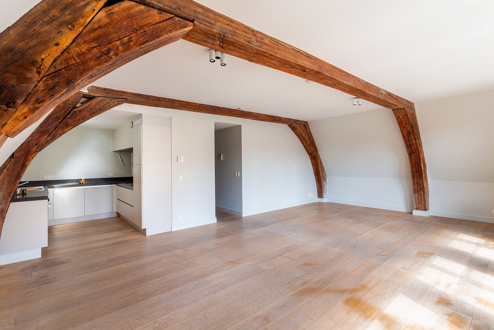 Wonen in Geschiedenis: Unieke duplex in het Hart van de Stad foto 6