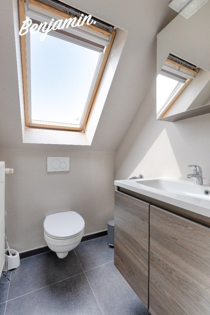 Kwalitatief gerenoveerde rijwoning met tuin, 3 slaapkamers en 2 badkamers op toplocatie in Menen foto 21