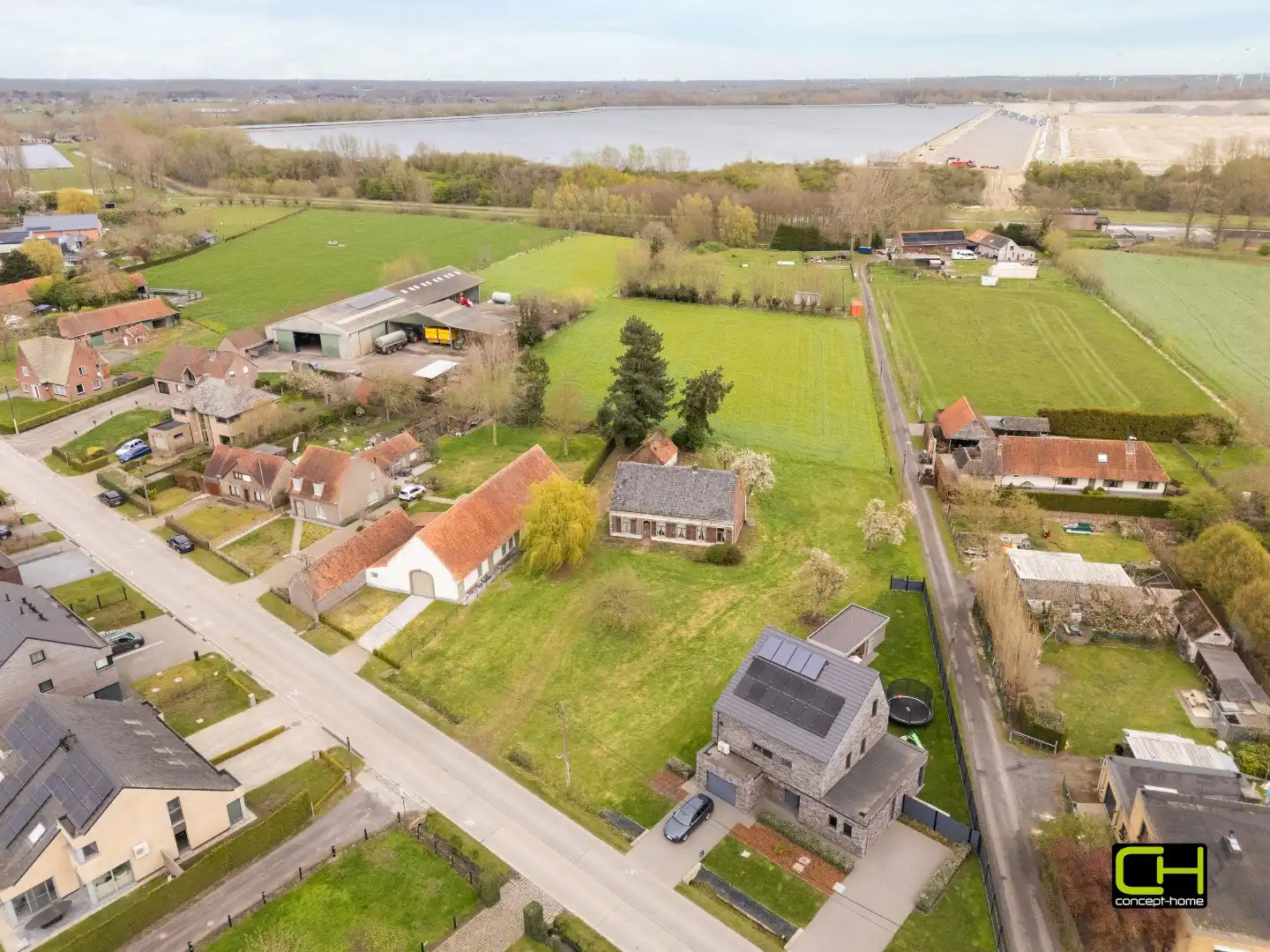 Hoofdfoto van de publicatie: Karaktervolle hoeve met uitzonderlijk renovatiepotentieel op ruim perceel van 2.827 m² te Evergem