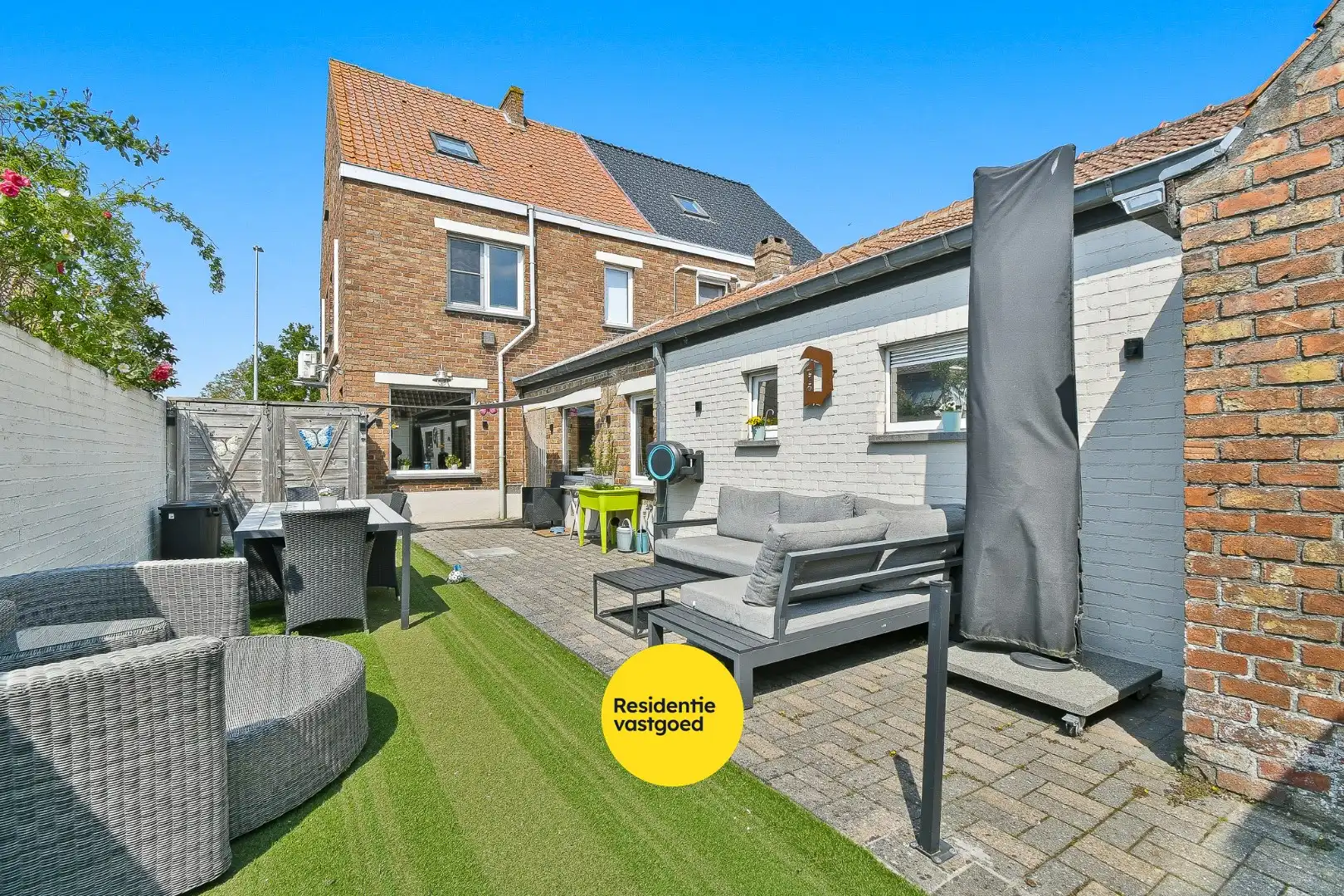 Gezinswoning met ruime tuin foto 4
