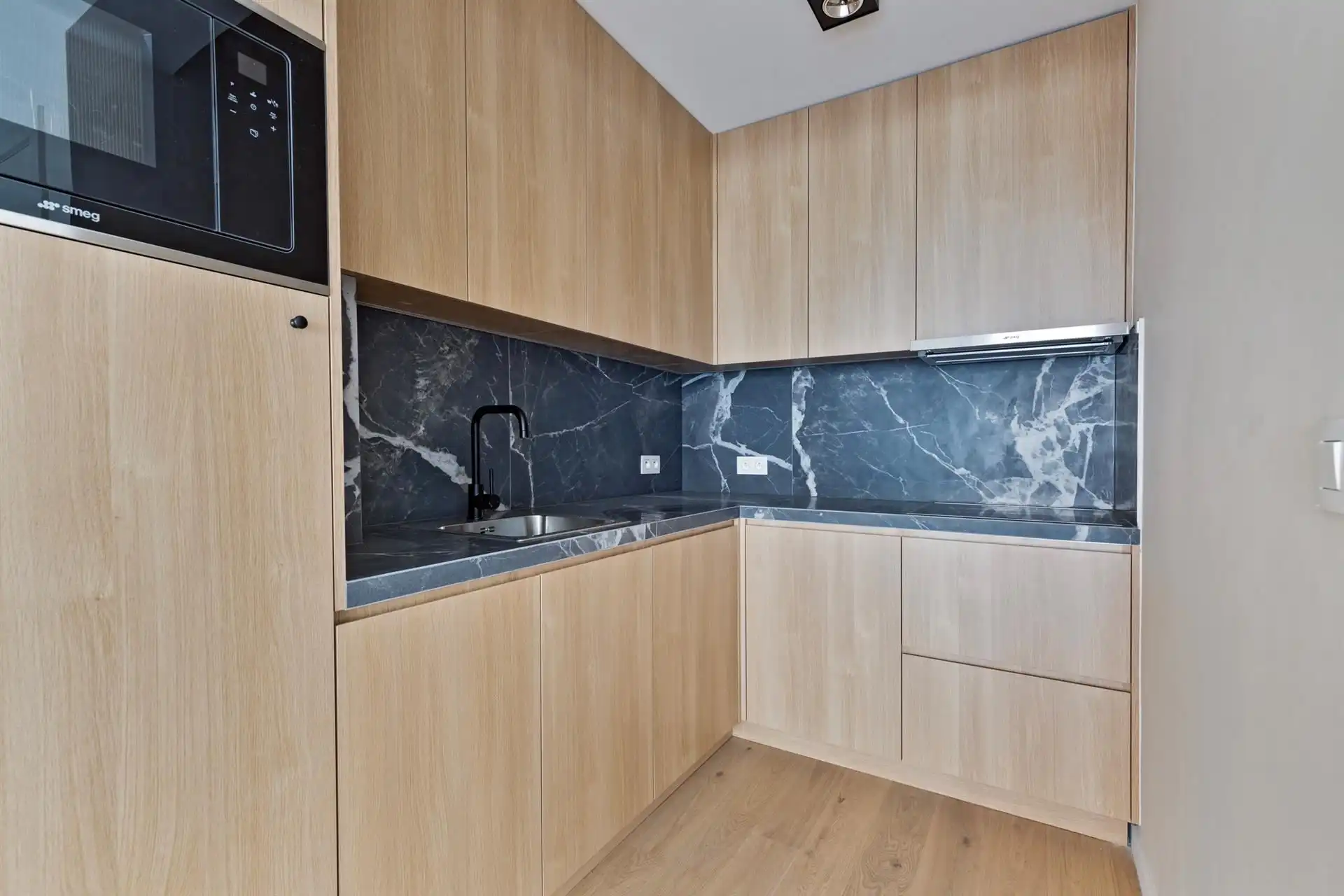 Volledig gerenoveerd 1-slaapkamer appartement foto 5