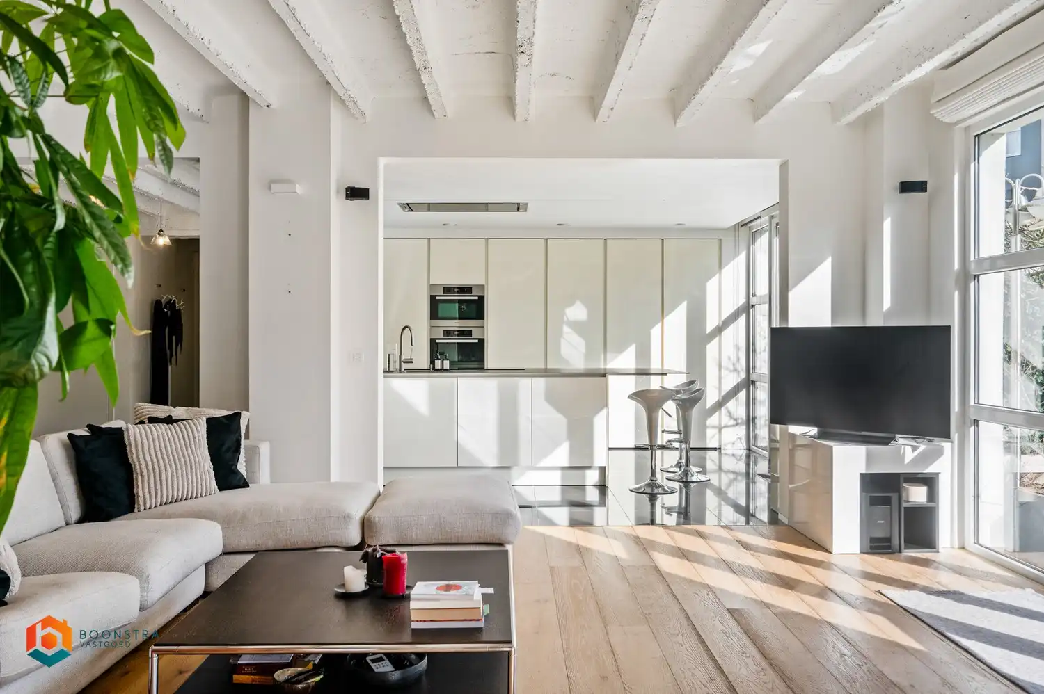 Exclusieve gelijkvloerse loft met 2 slpkrs, terras en staanplaats foto 11