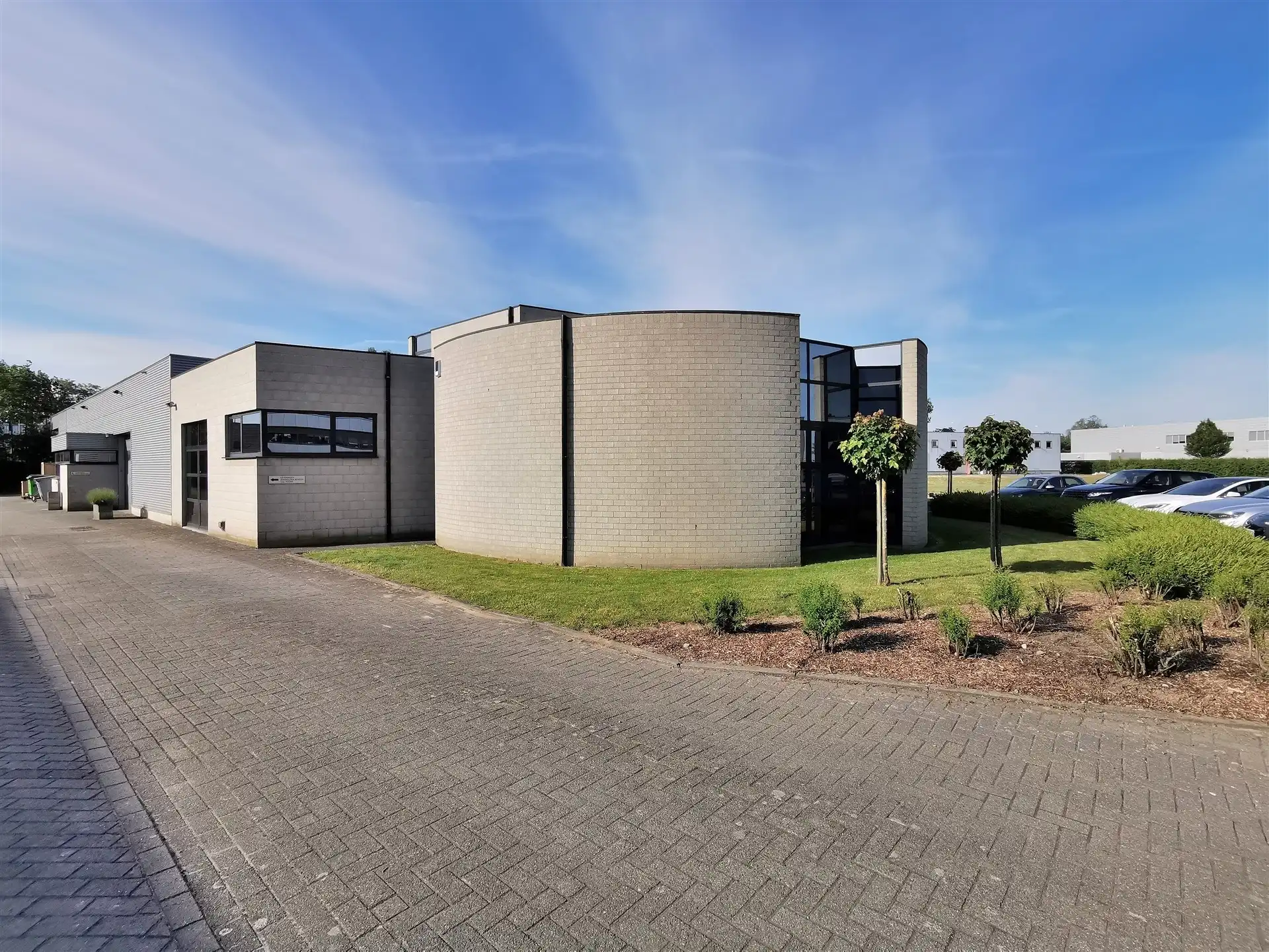 Opbrengsteigendom bestaande uit verhuurde kantoren en opslag foto 3